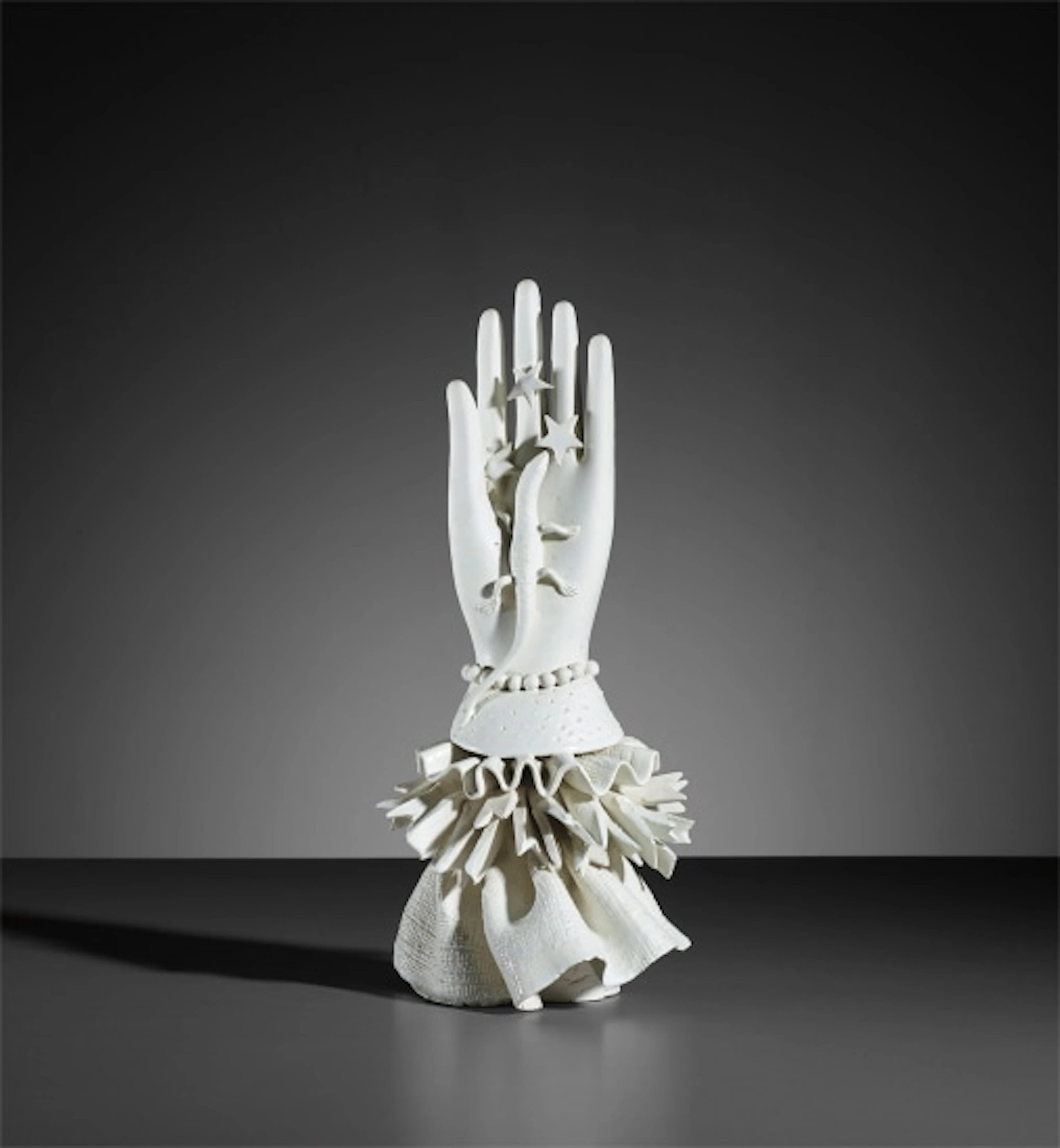 Hand with lizard statuette