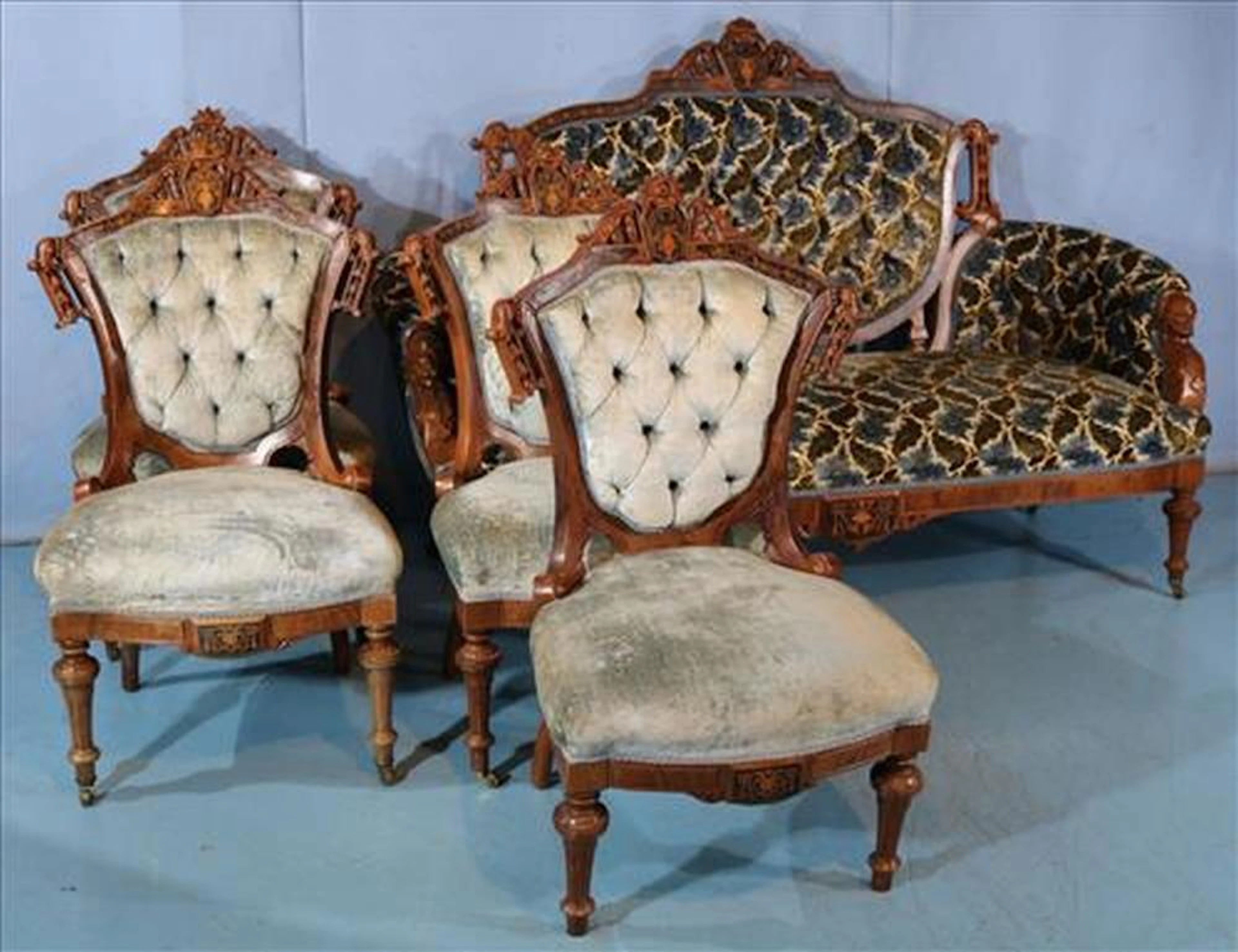 5 piece Walnut Victorian suit with inlay and heads