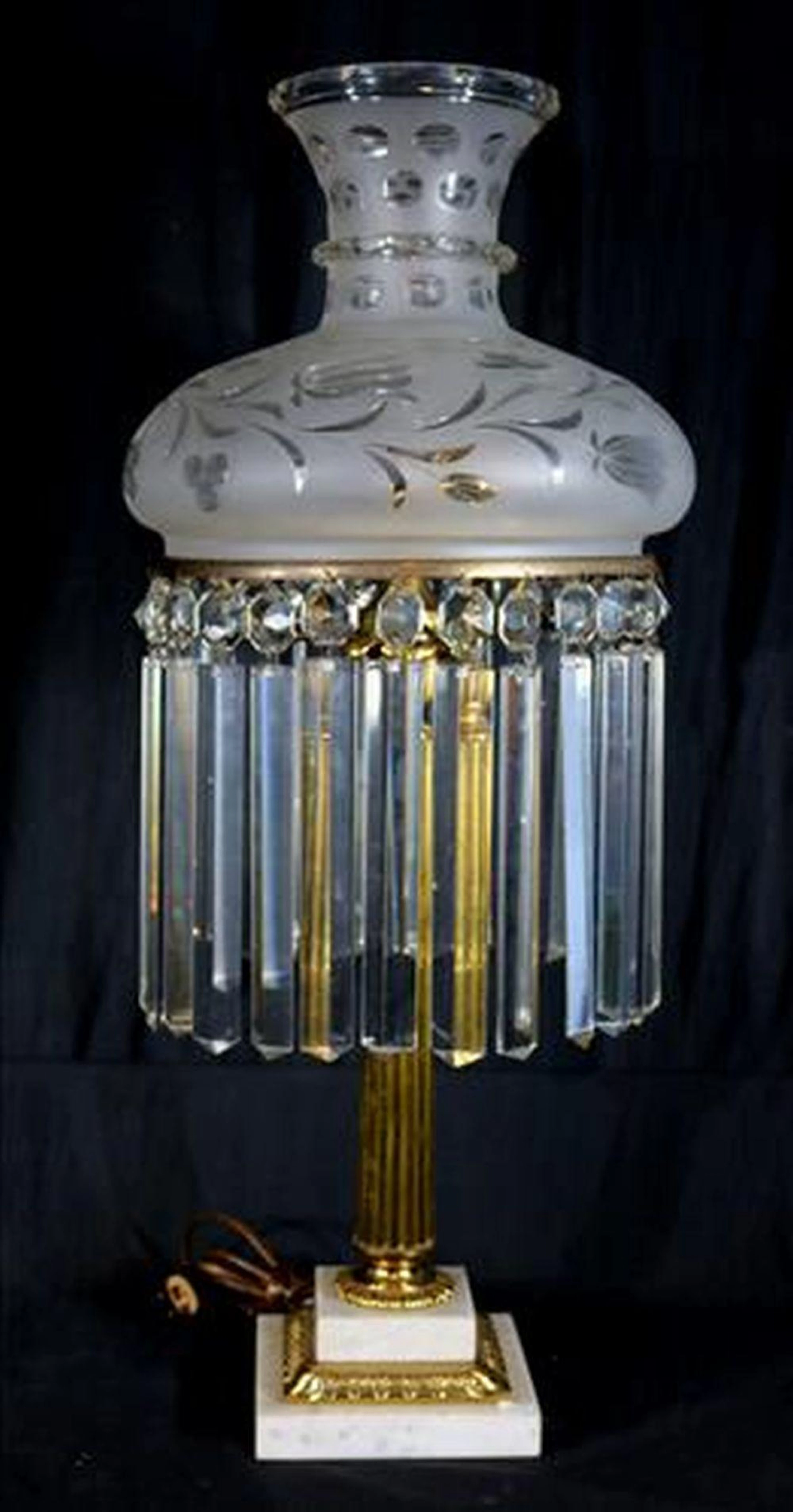 Beautiful sinumbra lamp with marble base
