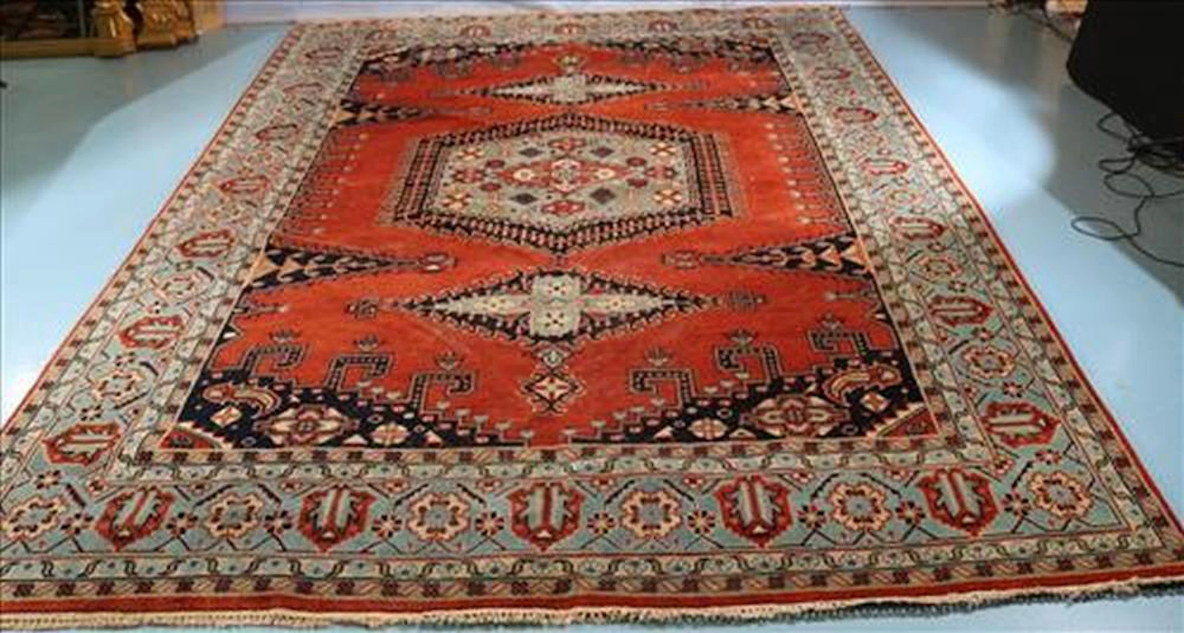 Handmade Persian rug, 9 ft. x 11 ft. 1 in.