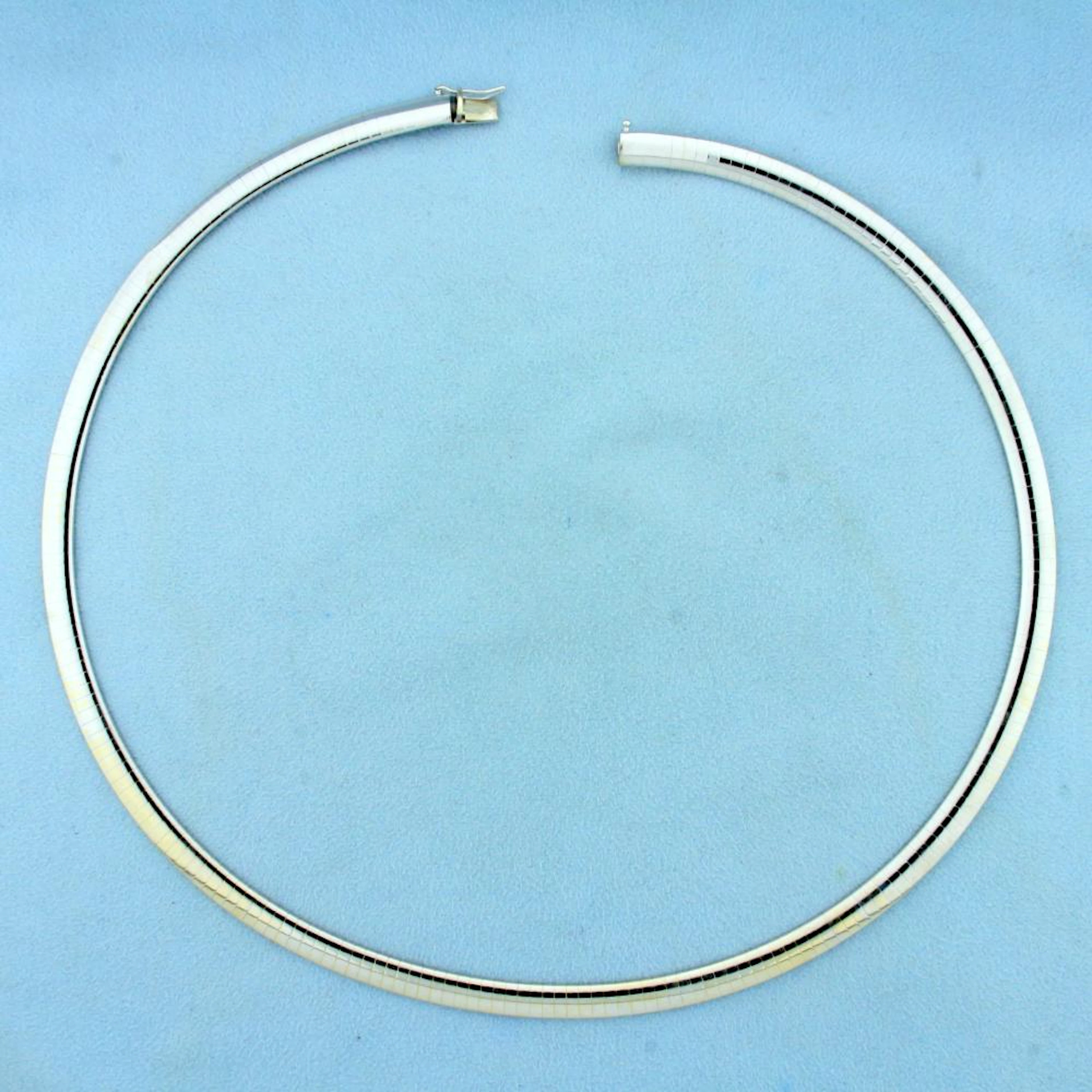 19 inch Omega Link Necklace In 14k White Gold