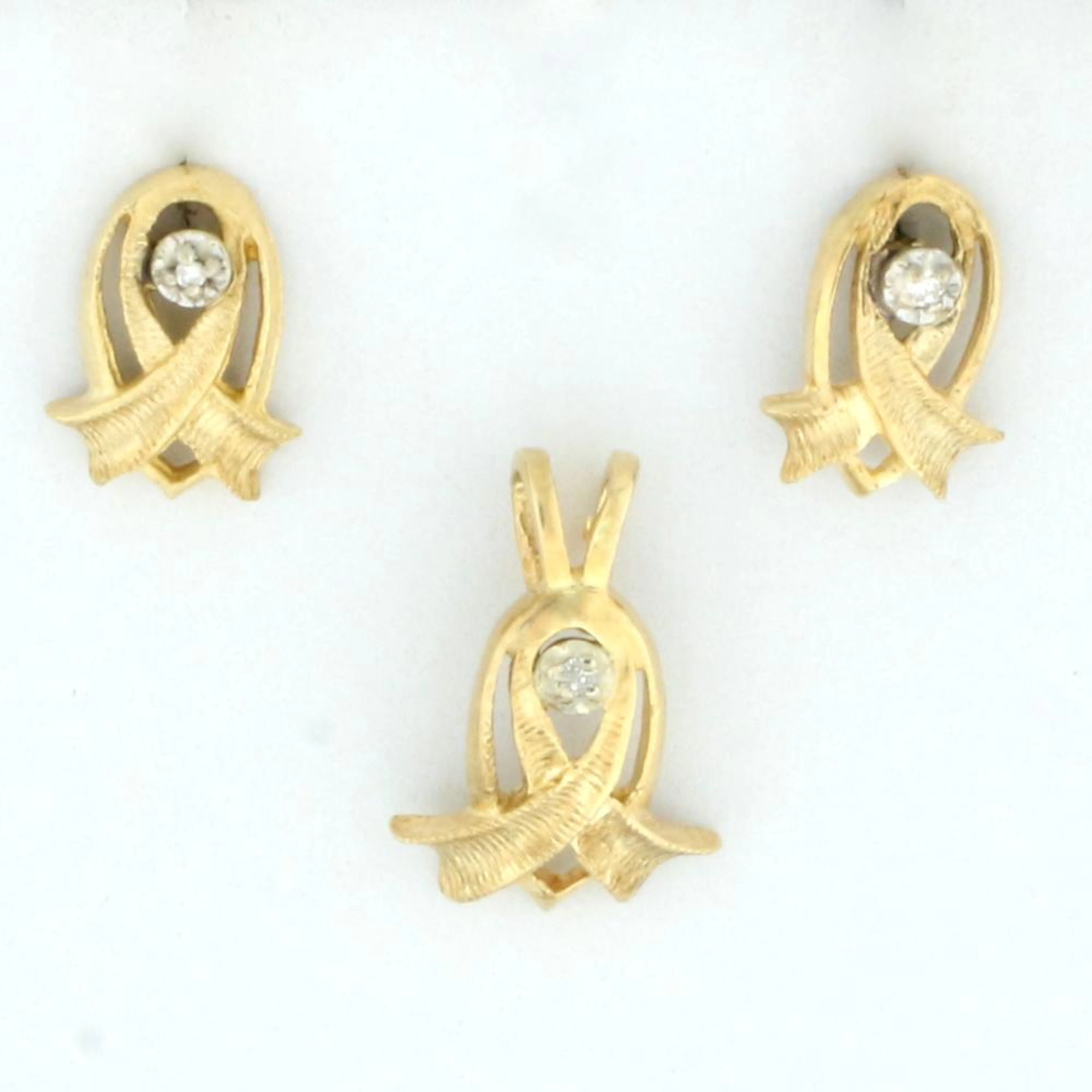 Vintage Ribbon Design Diamond Earrings and Pendant Set in 14K Yellow Gold