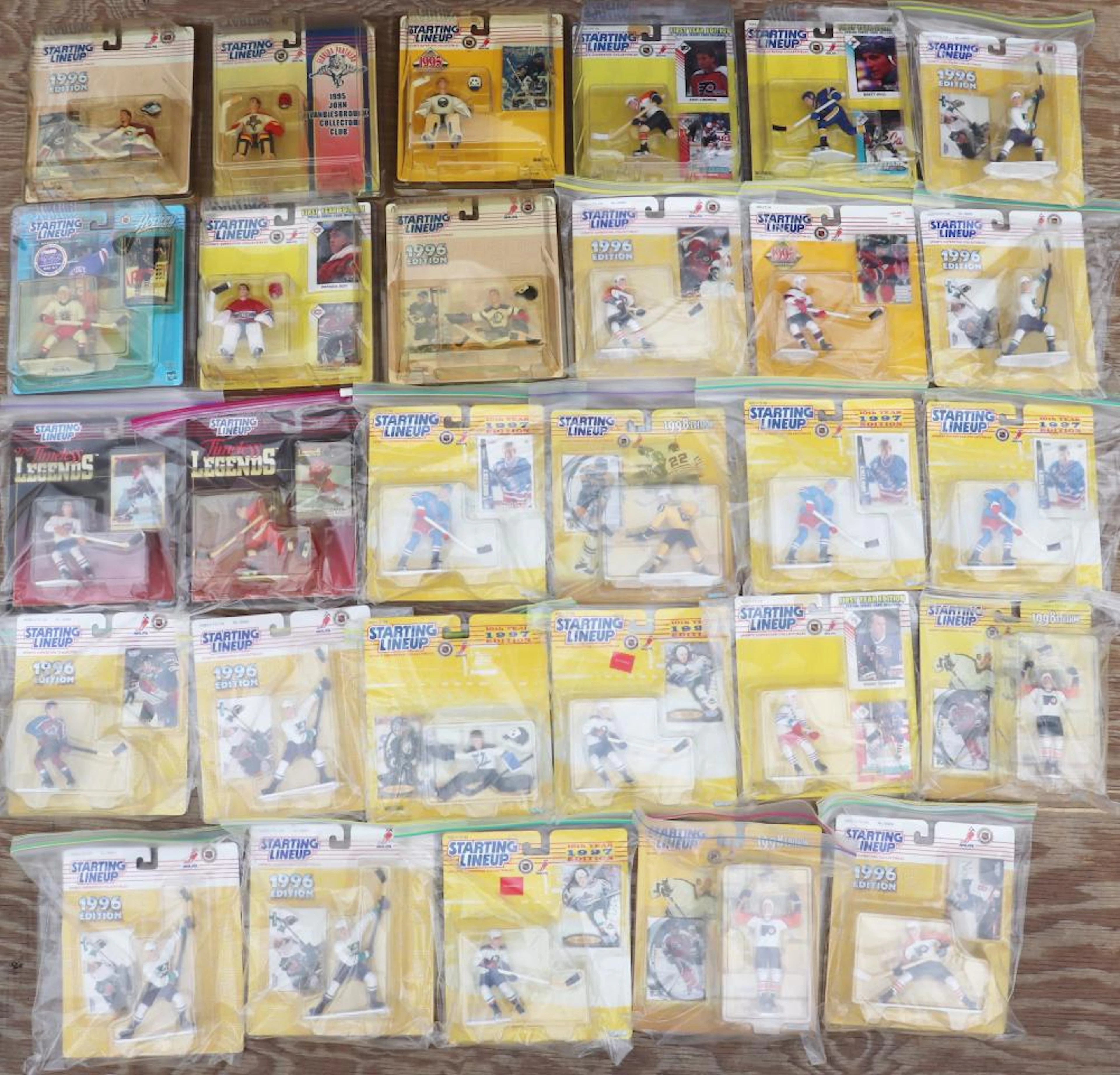(29) 1993-1998 Hockey Starting Lineup Figures