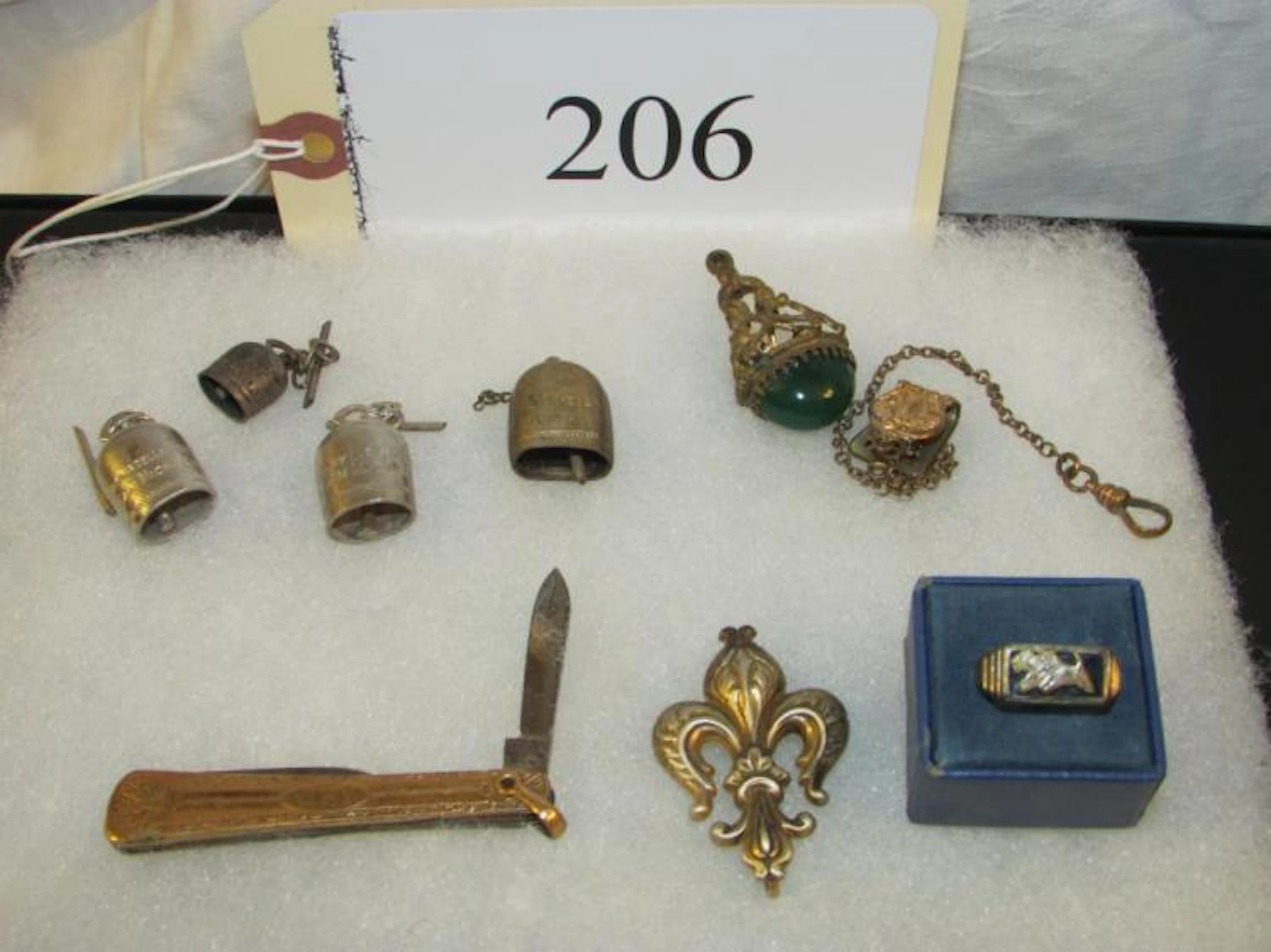 vest clips