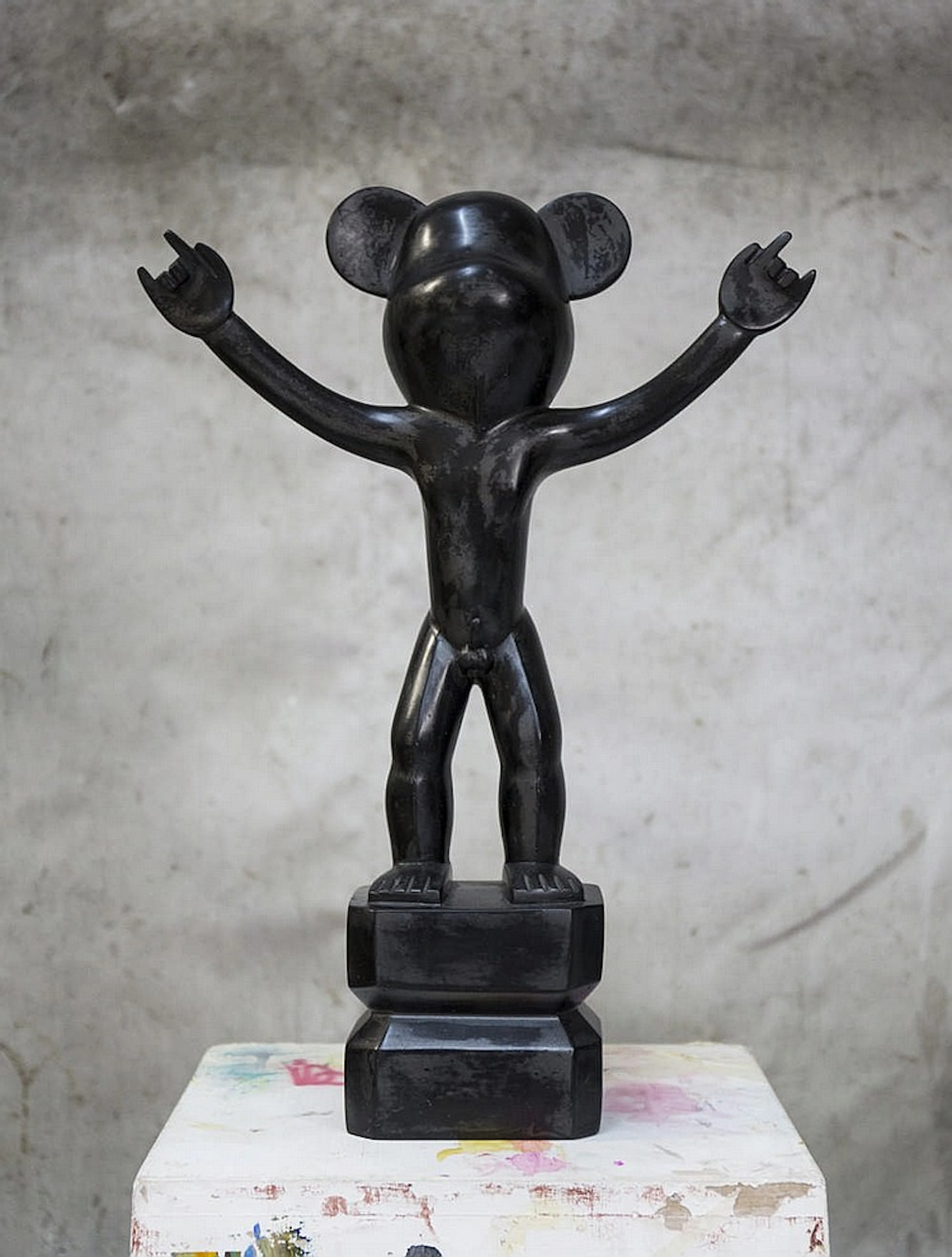 RONALD VENTURA (B. 1973)