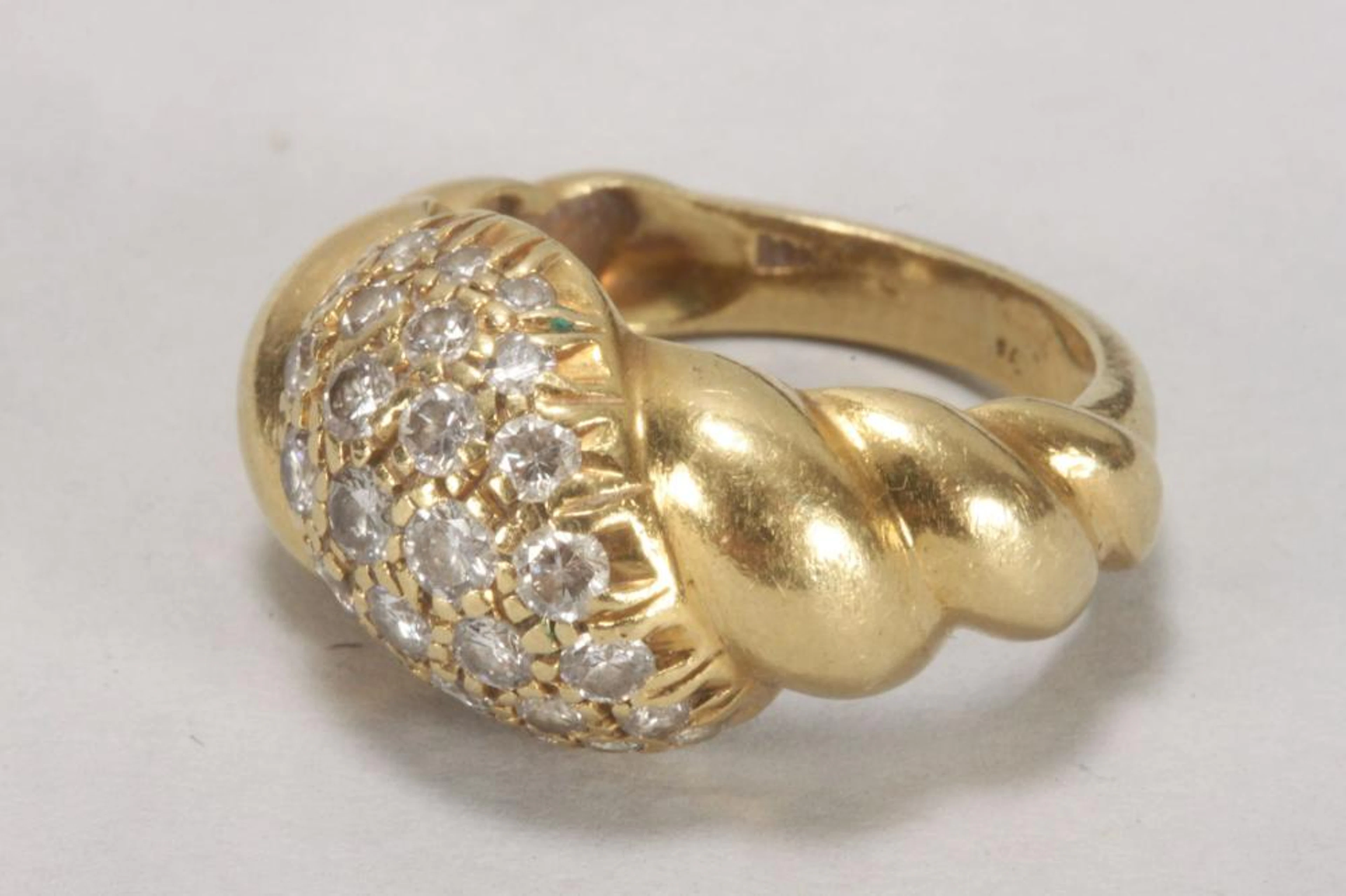 Ladies 18ct Yellow Gold and Diamond Ring,