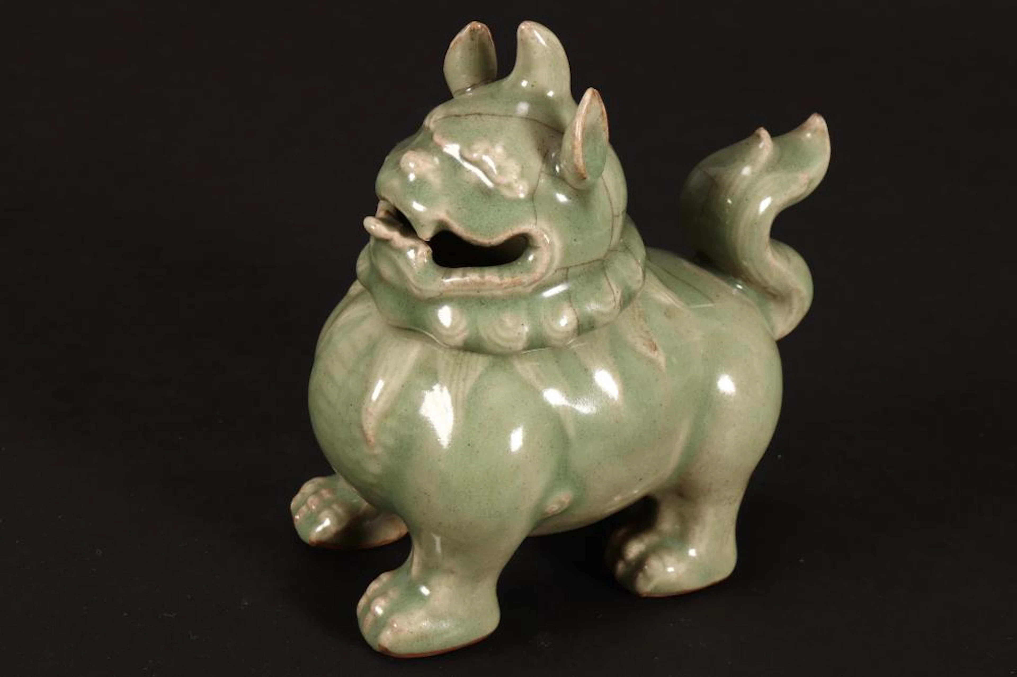 Chinese Figural Porcelain Box and Cover,