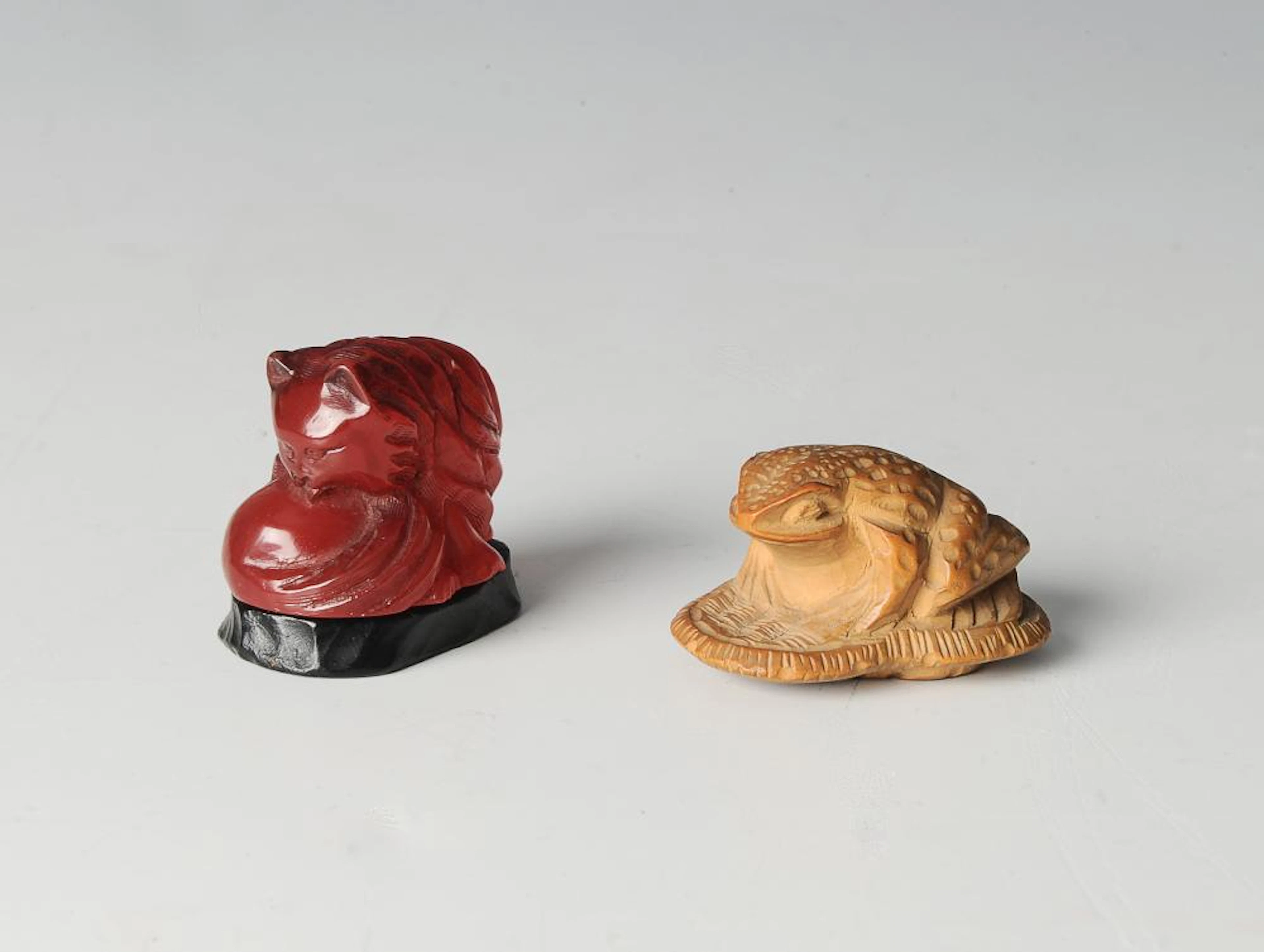 2 JAPANESE KATABORI NETSUKI TOAD & CAT