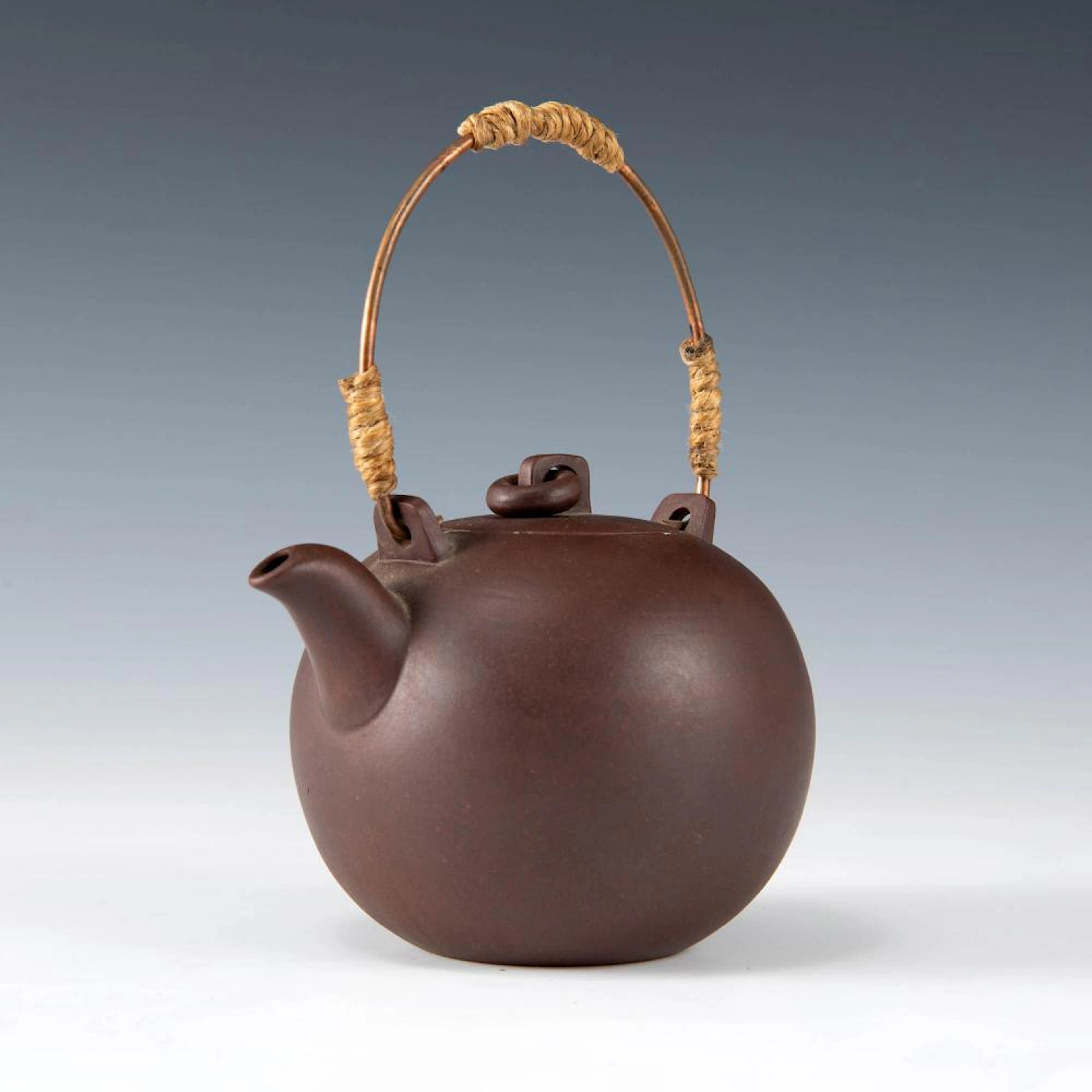 A Chinese Yixing zisha earthenware teapot, Republic period