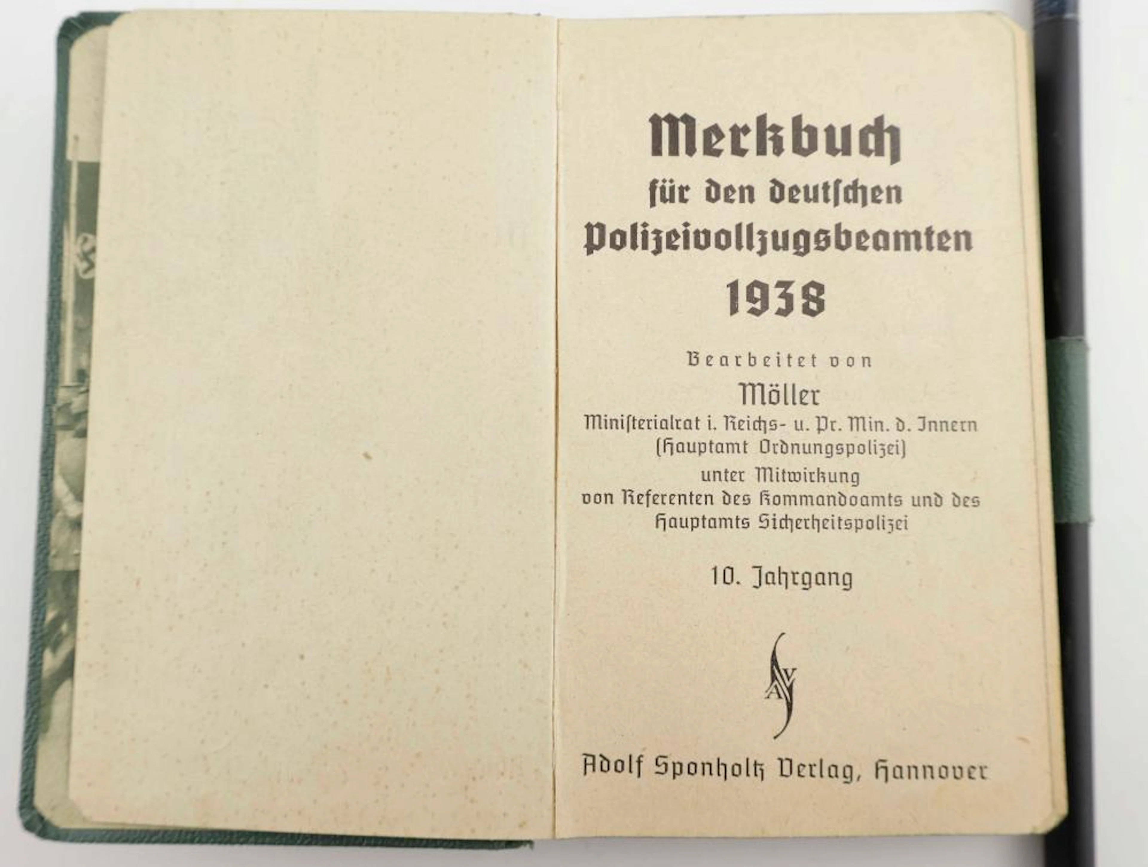 WORLD WAR II GERMAN POLICE MEMO BOOK