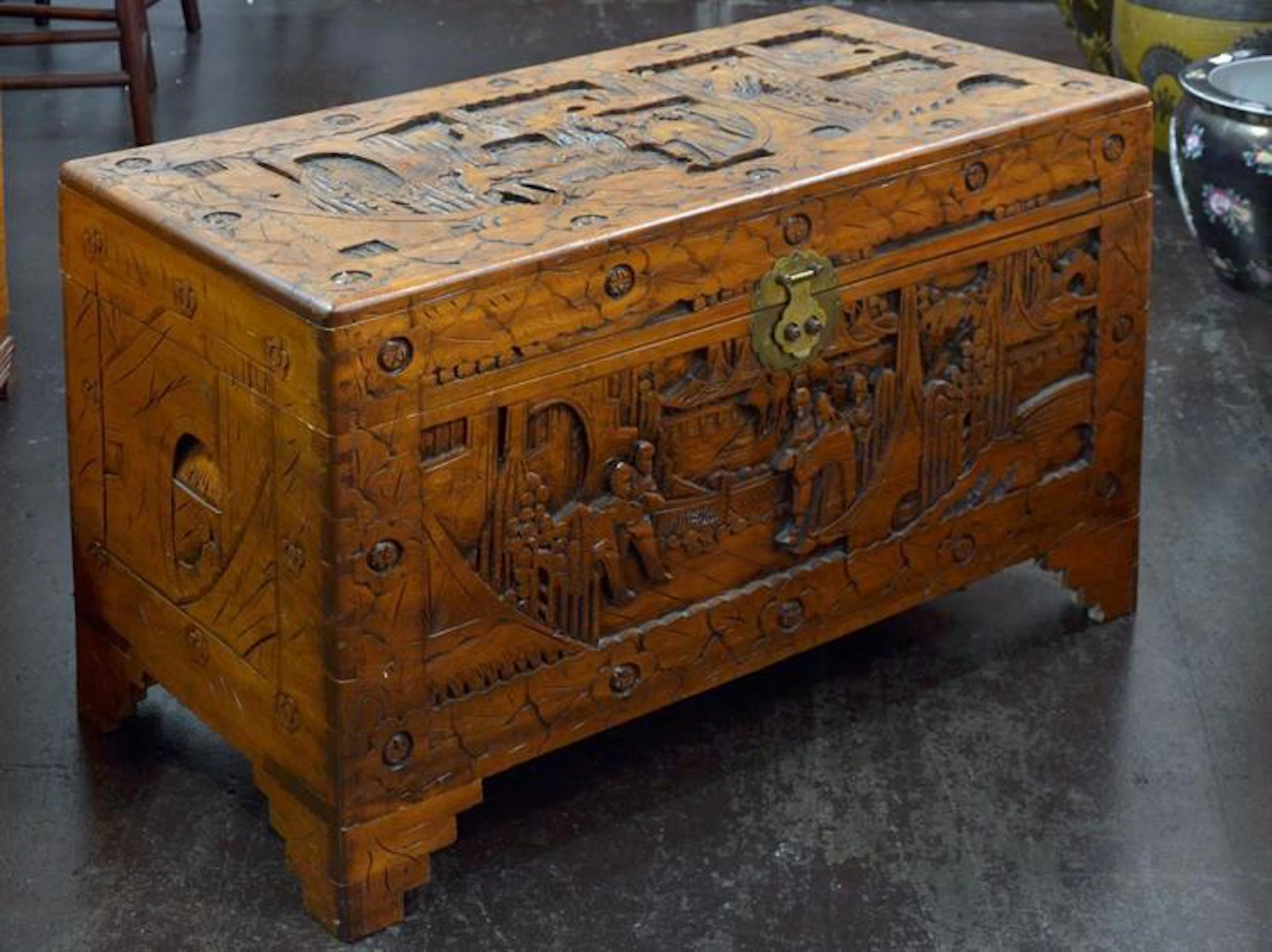 BLANKET CHEST - Vintage Chinese traditional style with rectilinear design