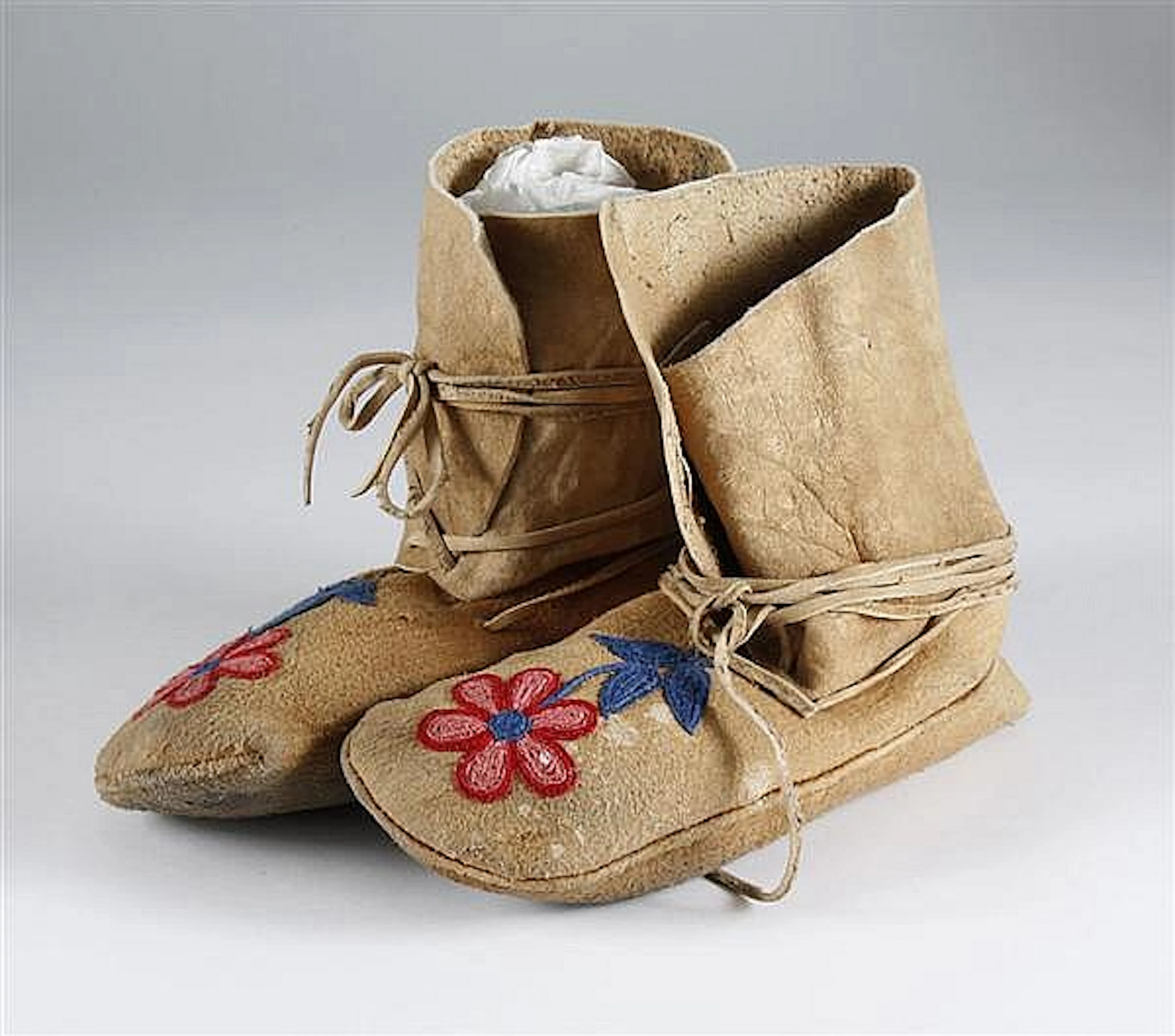 NATIVE AMERICAN APPAREL - Cree high-top moose or elk hide...