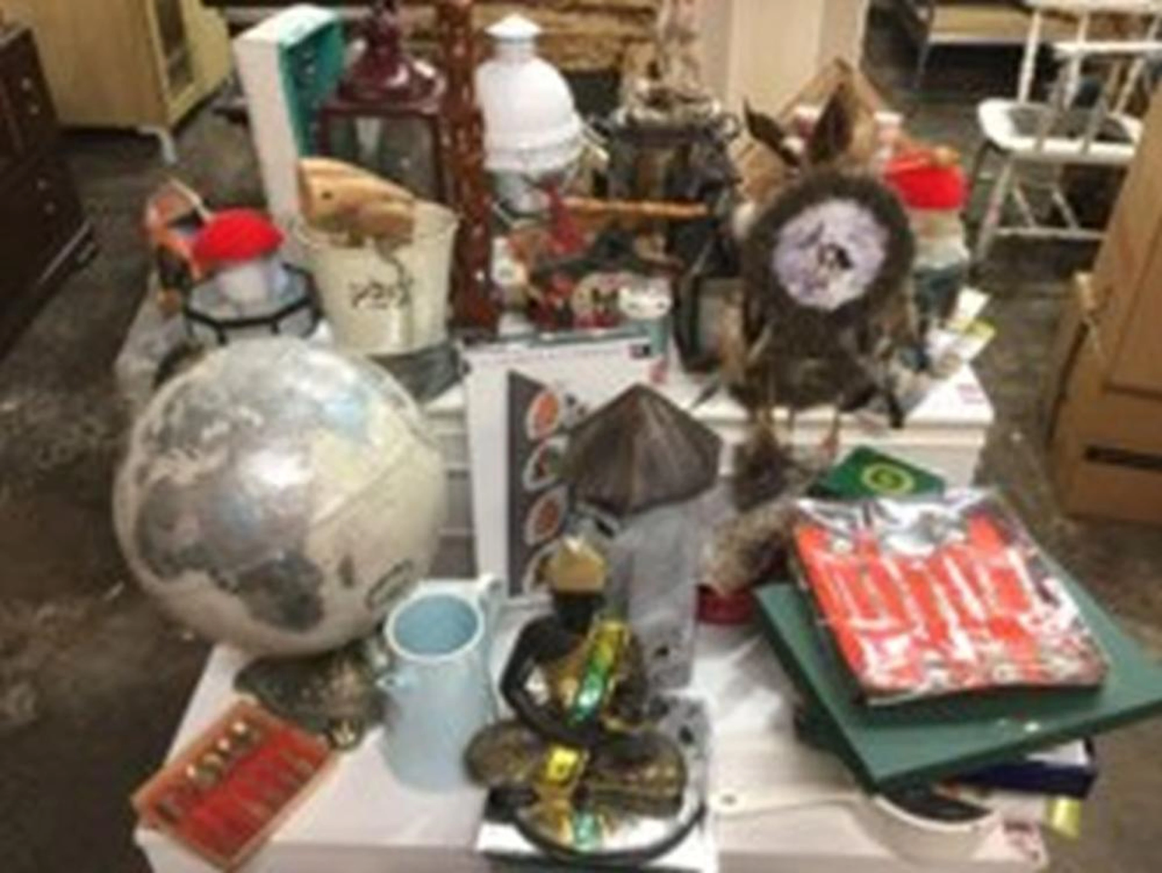 Miscellaneous giftware including a pair of candlesticks, a Christmas house
