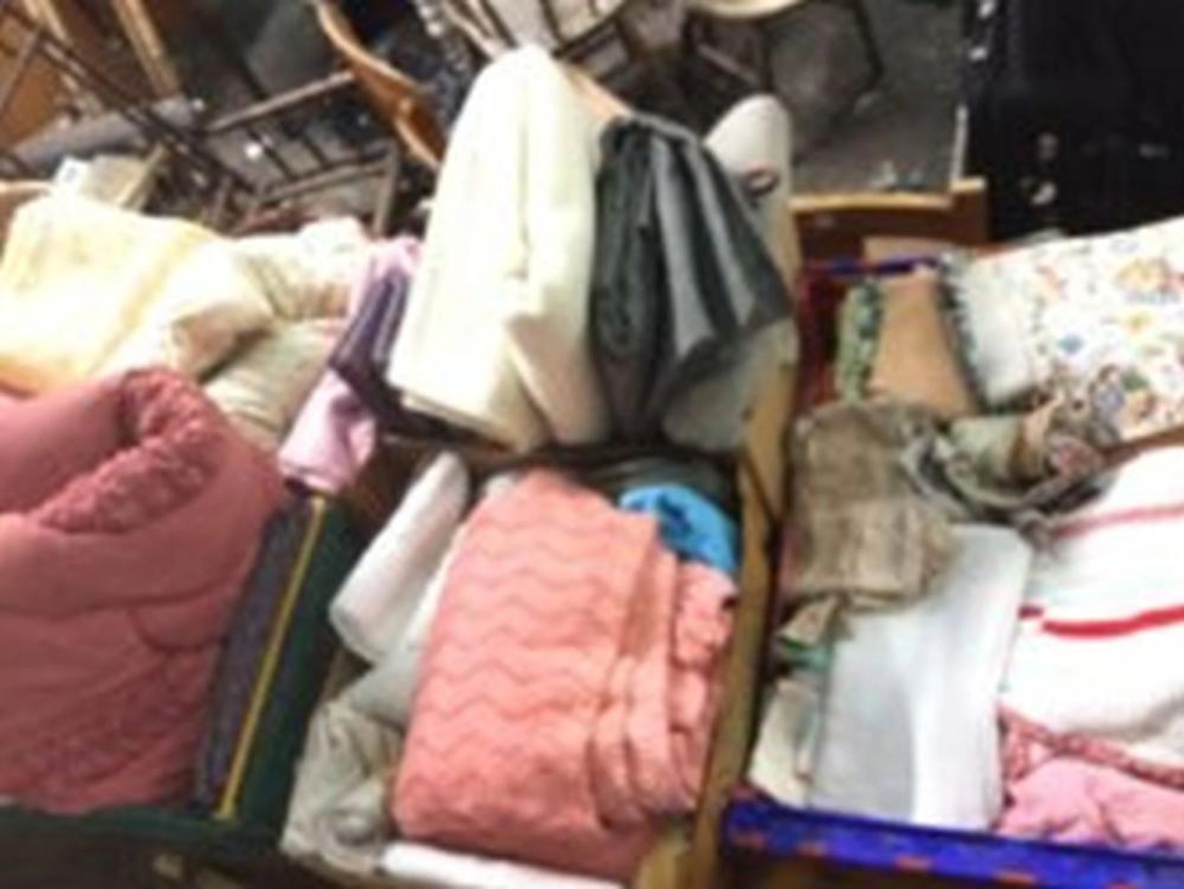 Miscellaneous textiles including lengths of material, wool blankets, embroi