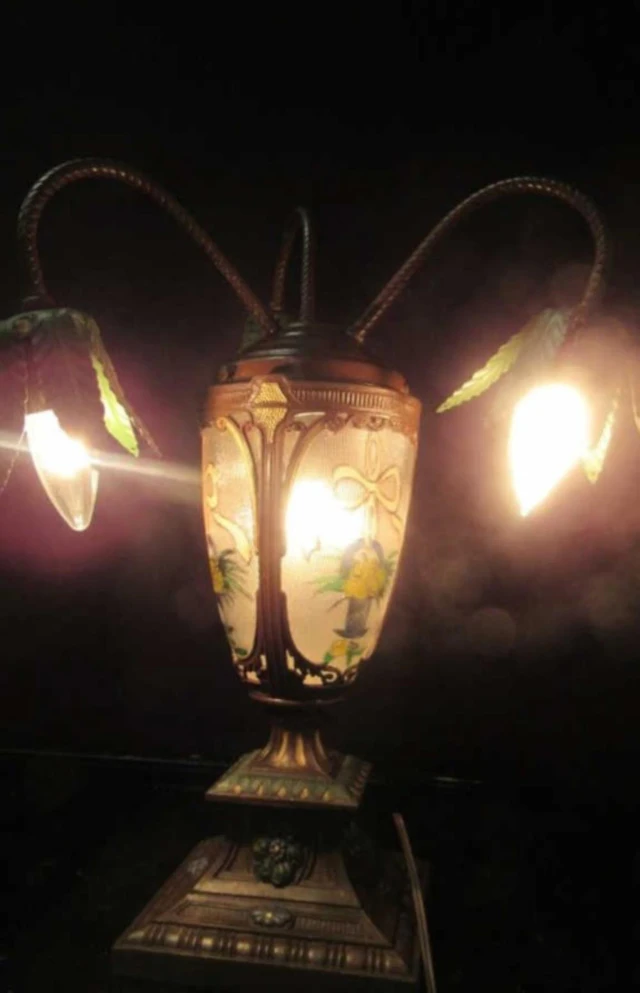STYLE OF TIFFANY STUDIOS