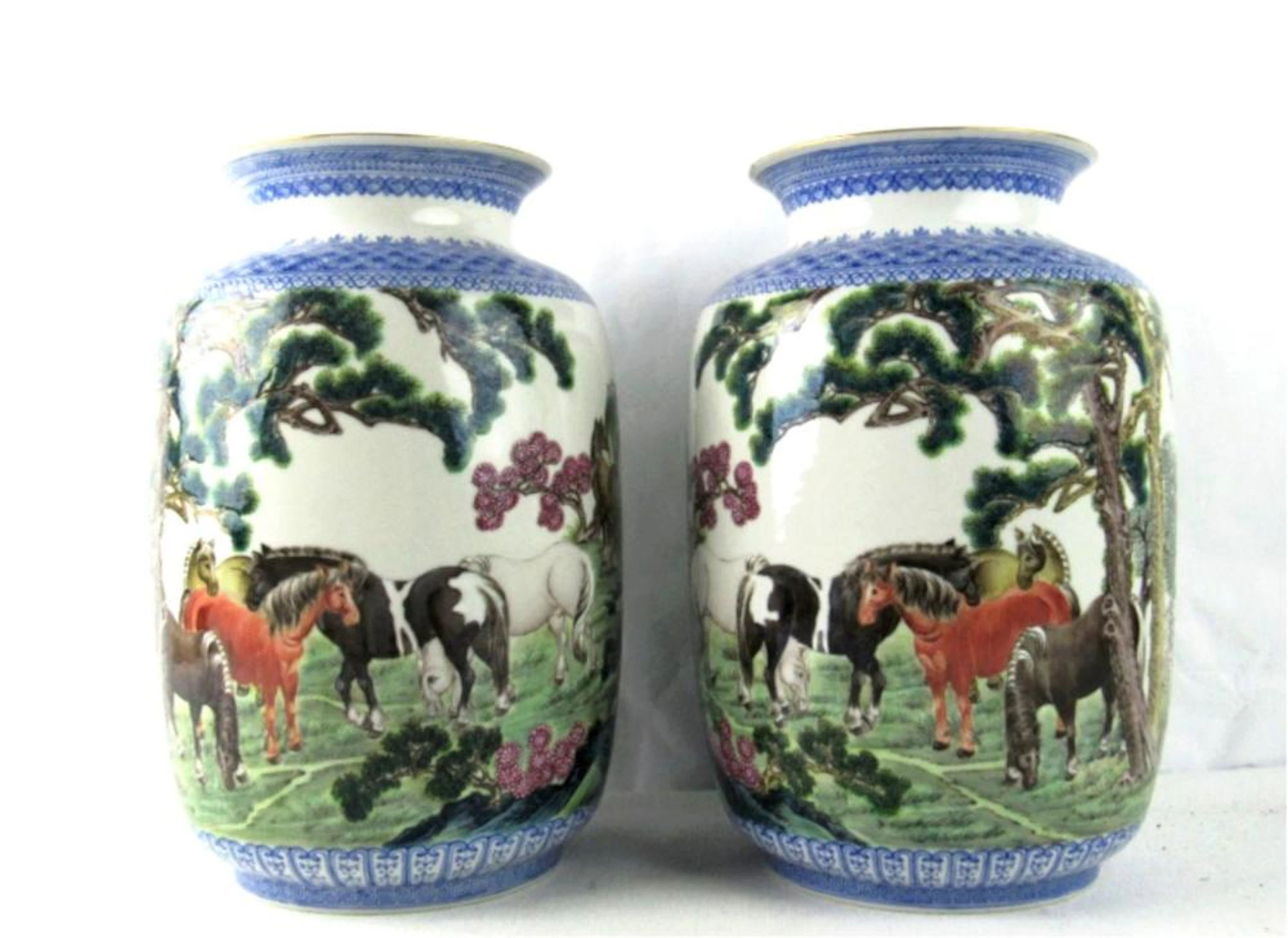 Pair of Qing Dynasty Chinese Porcelain Vases