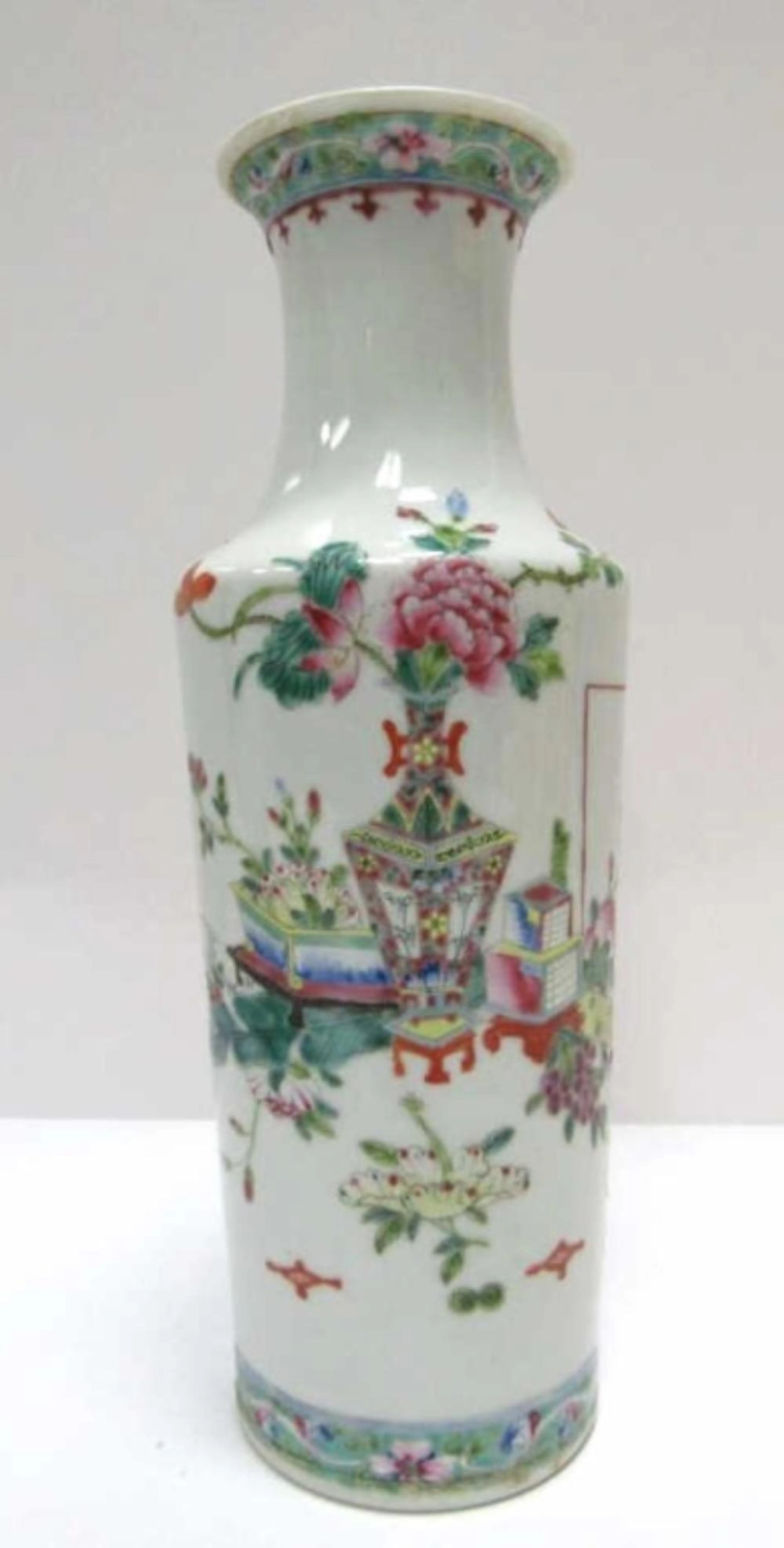 18th/19th Qing Dynasty Porcelain Vase