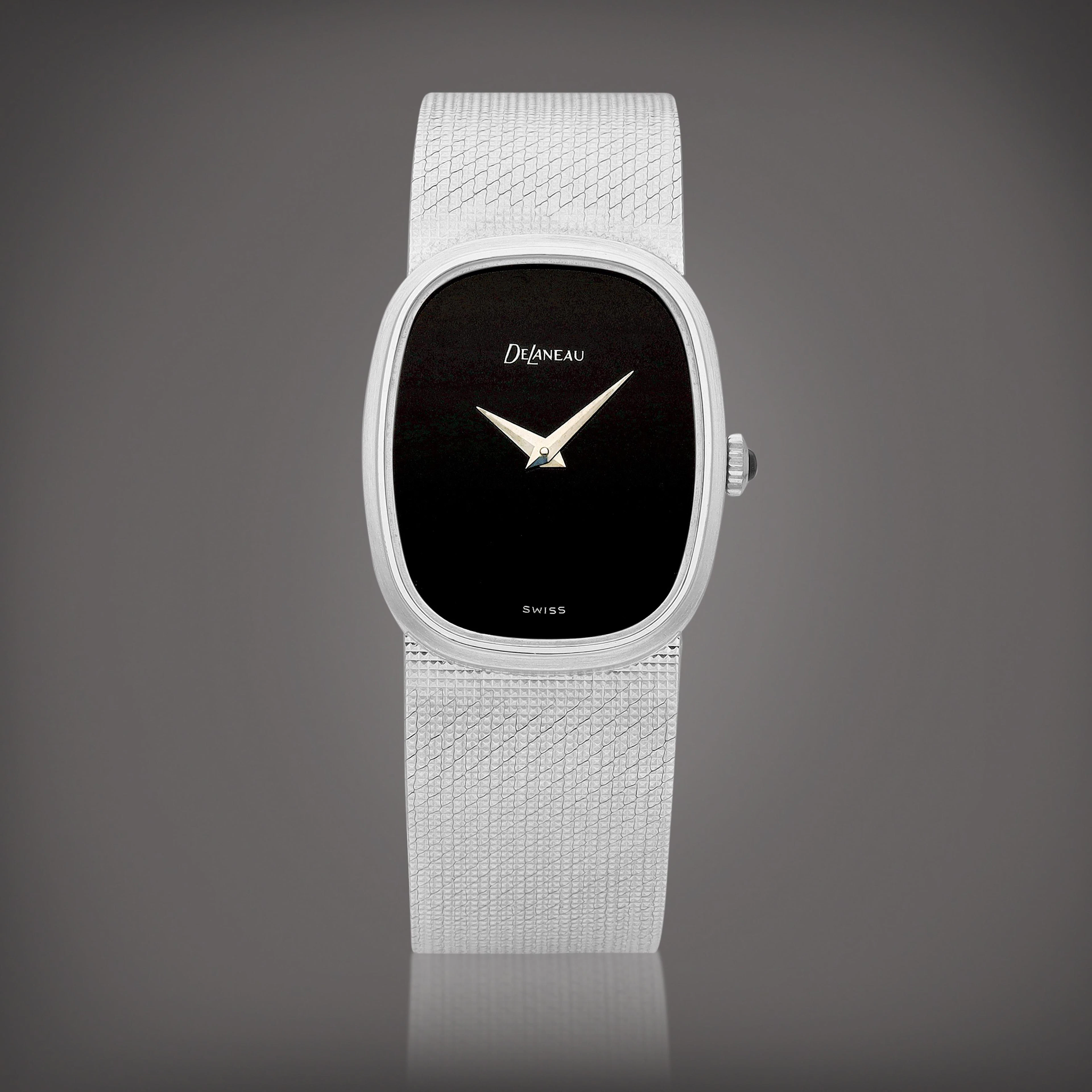 A white gold bracelet watch with onyx dial, Circa 1980 | 白金鏈帶腕錶，備黑瑪瑙錶盤，約1980年製