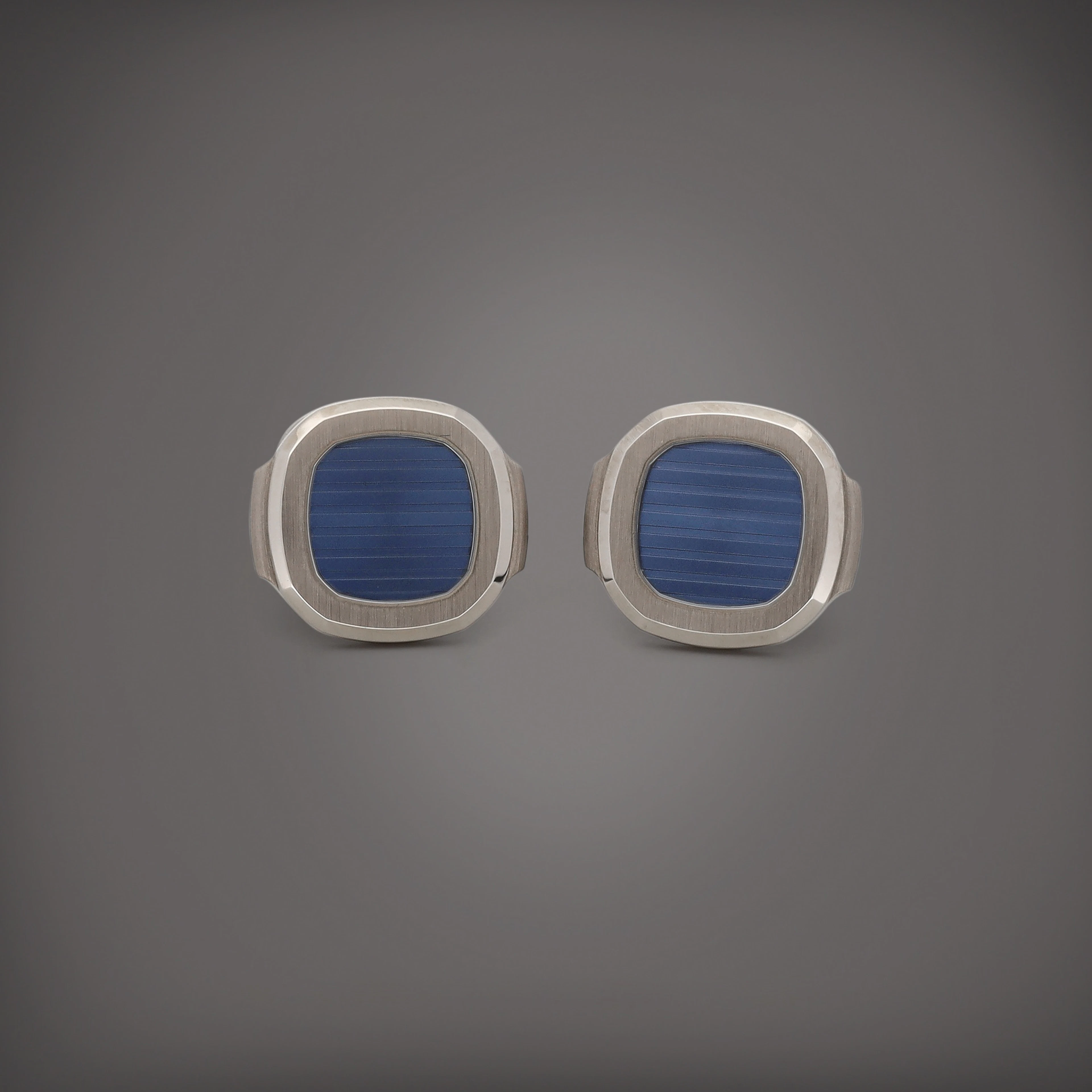A pair of white gold Nautils cufflinks | Circa 2020