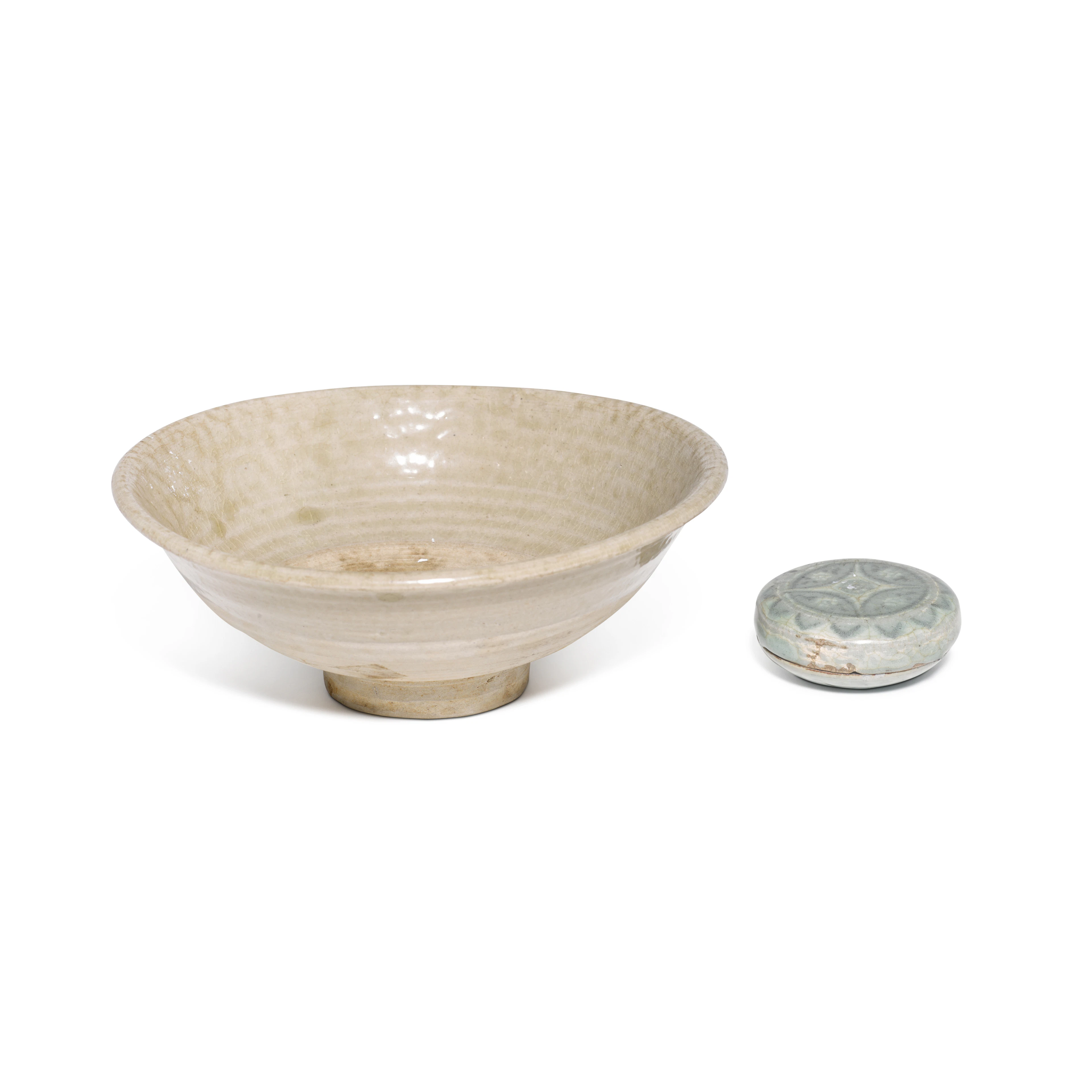 A celadon-glazed slip-deocrated box and cover