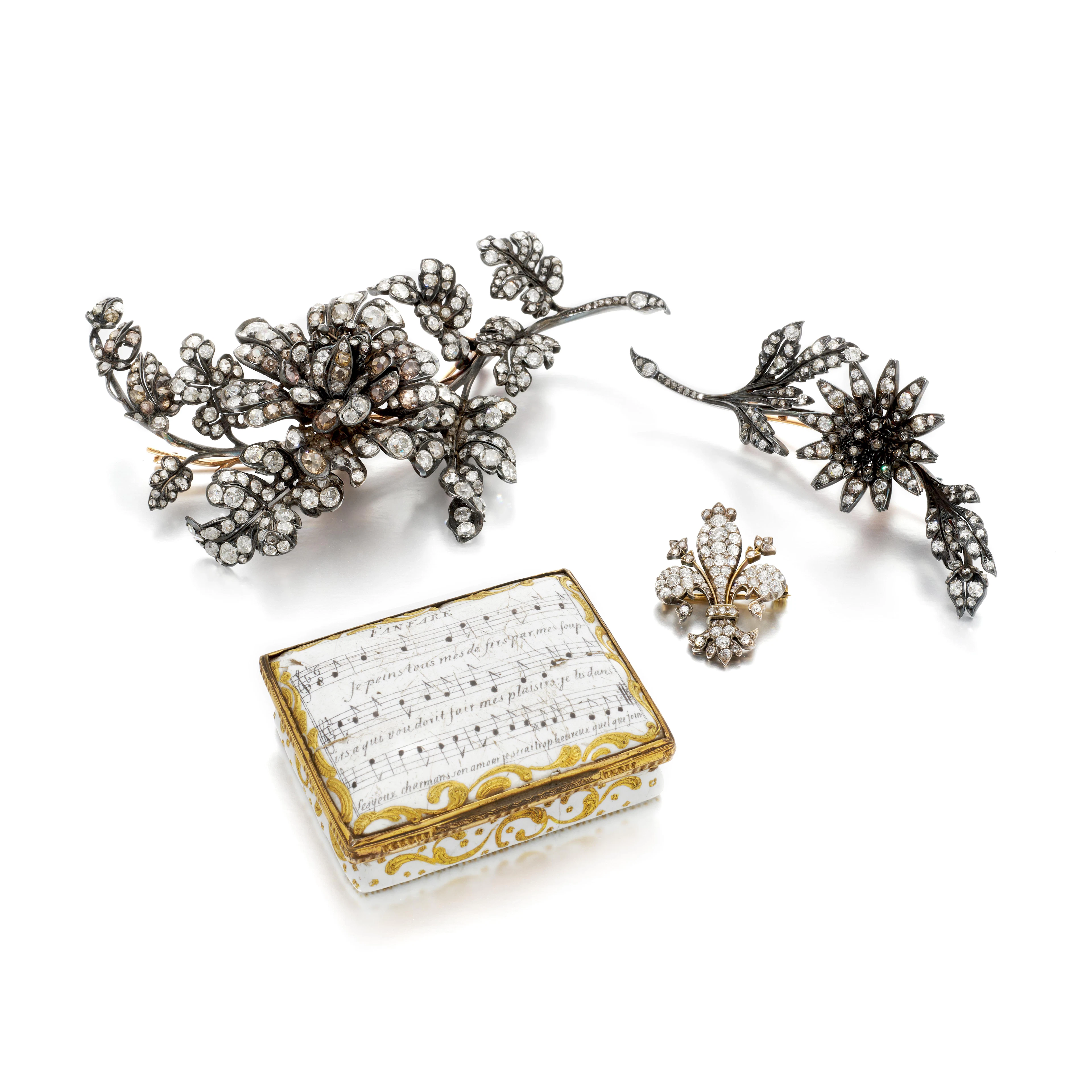 Diamond brooches and ceramic box(Spille in diamanti e scatolina in ceramica)