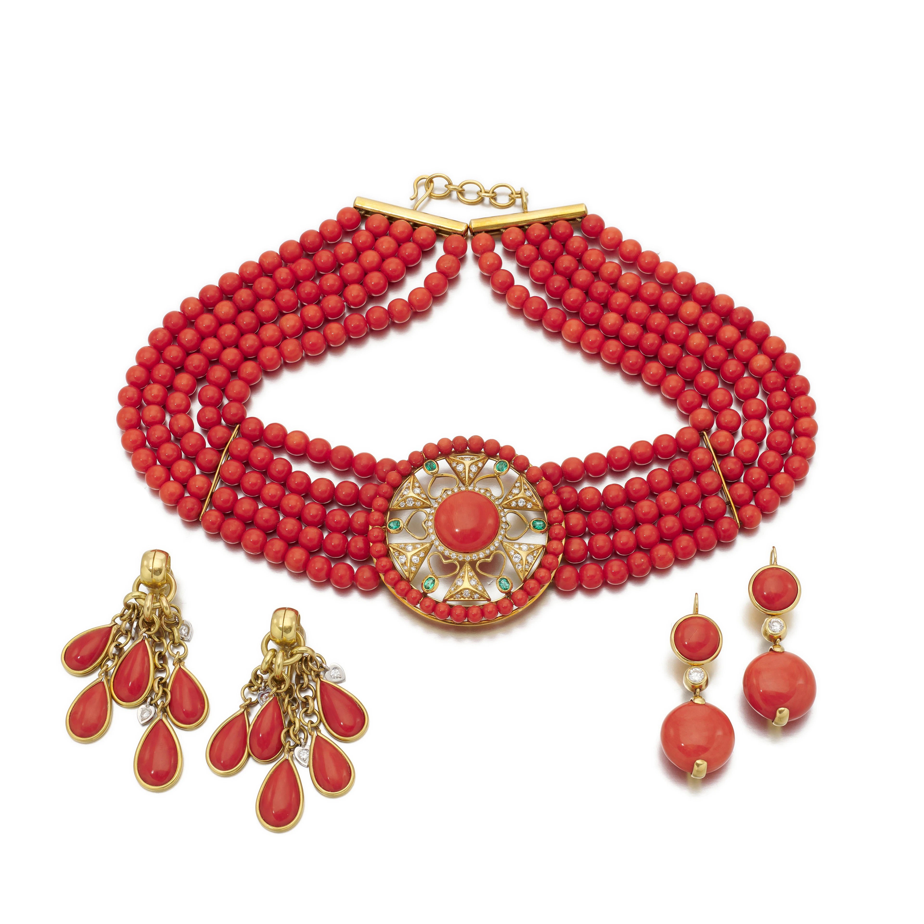Coral necklace and two pendant ear clips (Collana e due...