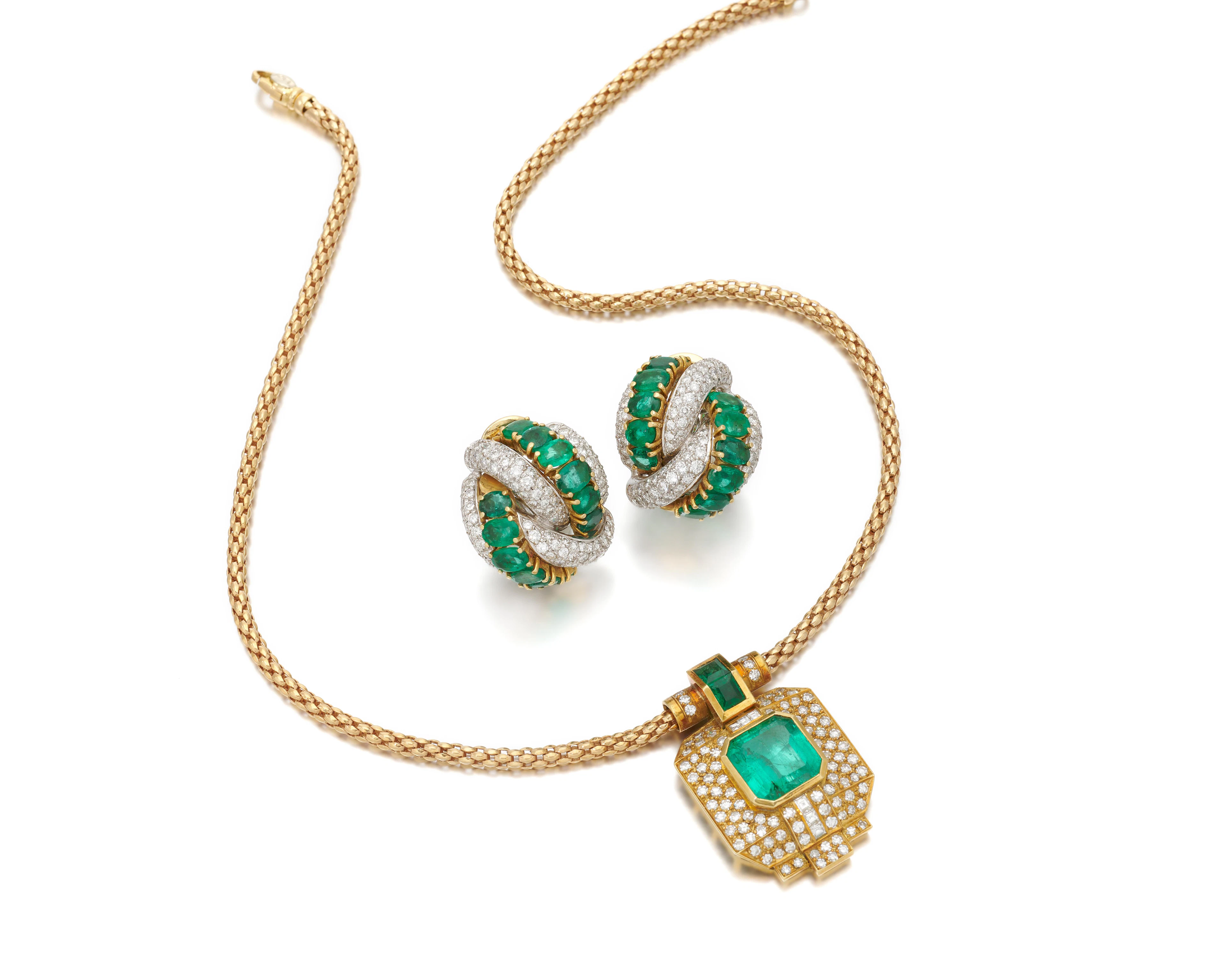 Emerald and diamond necklace and ear clips (Collana e...