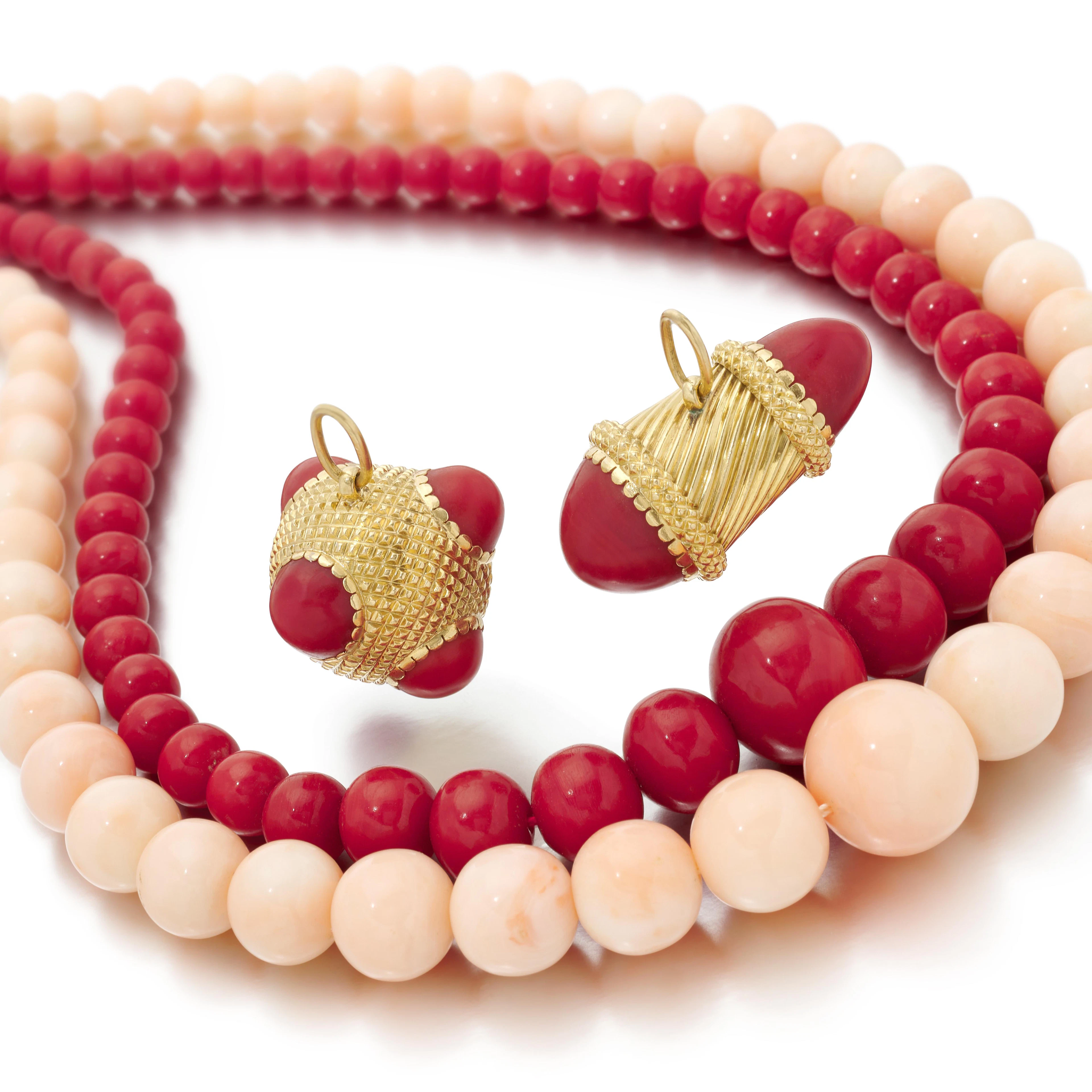 Coral diamond necklace and two pendants (Collana in...