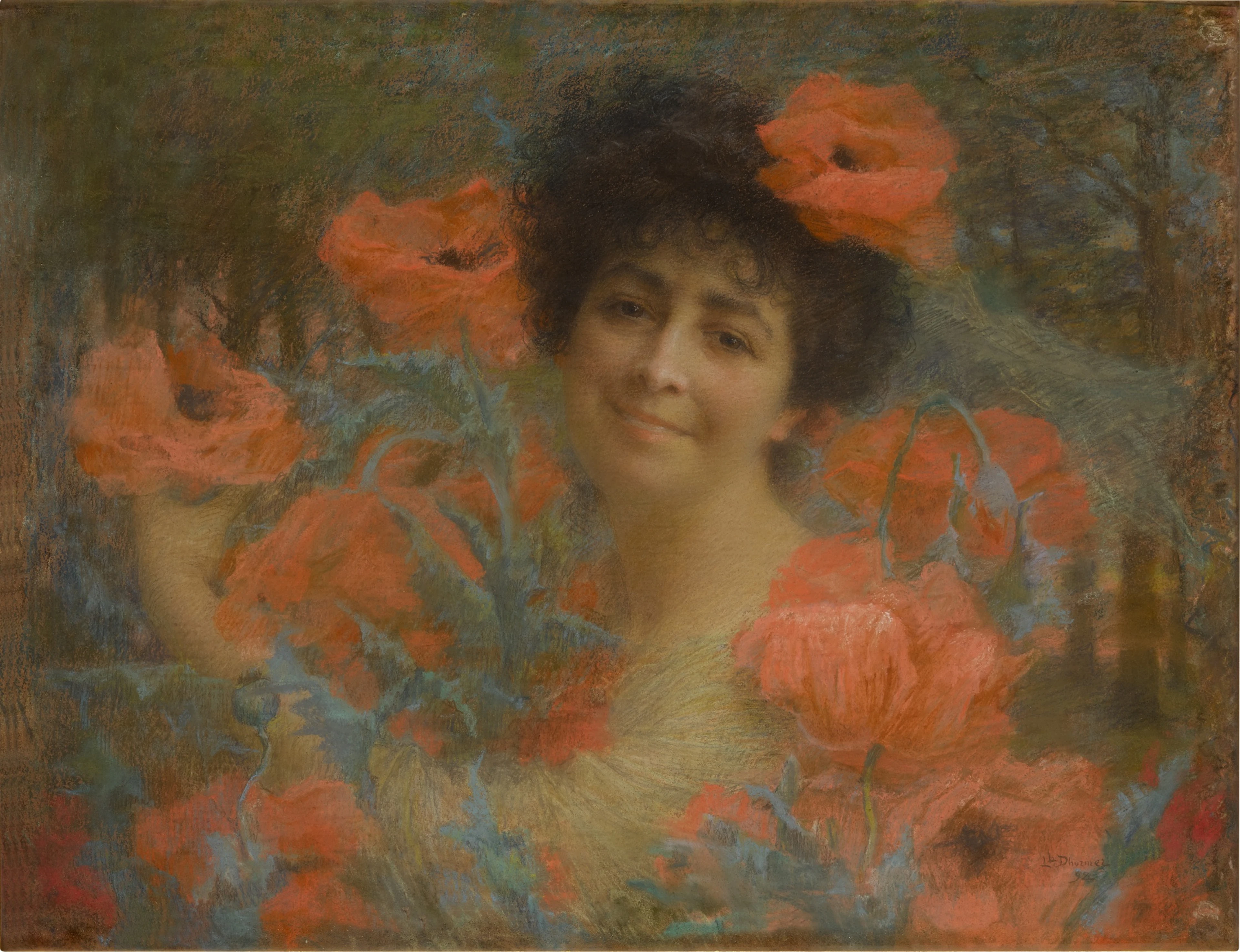Femme entourée de fleurs