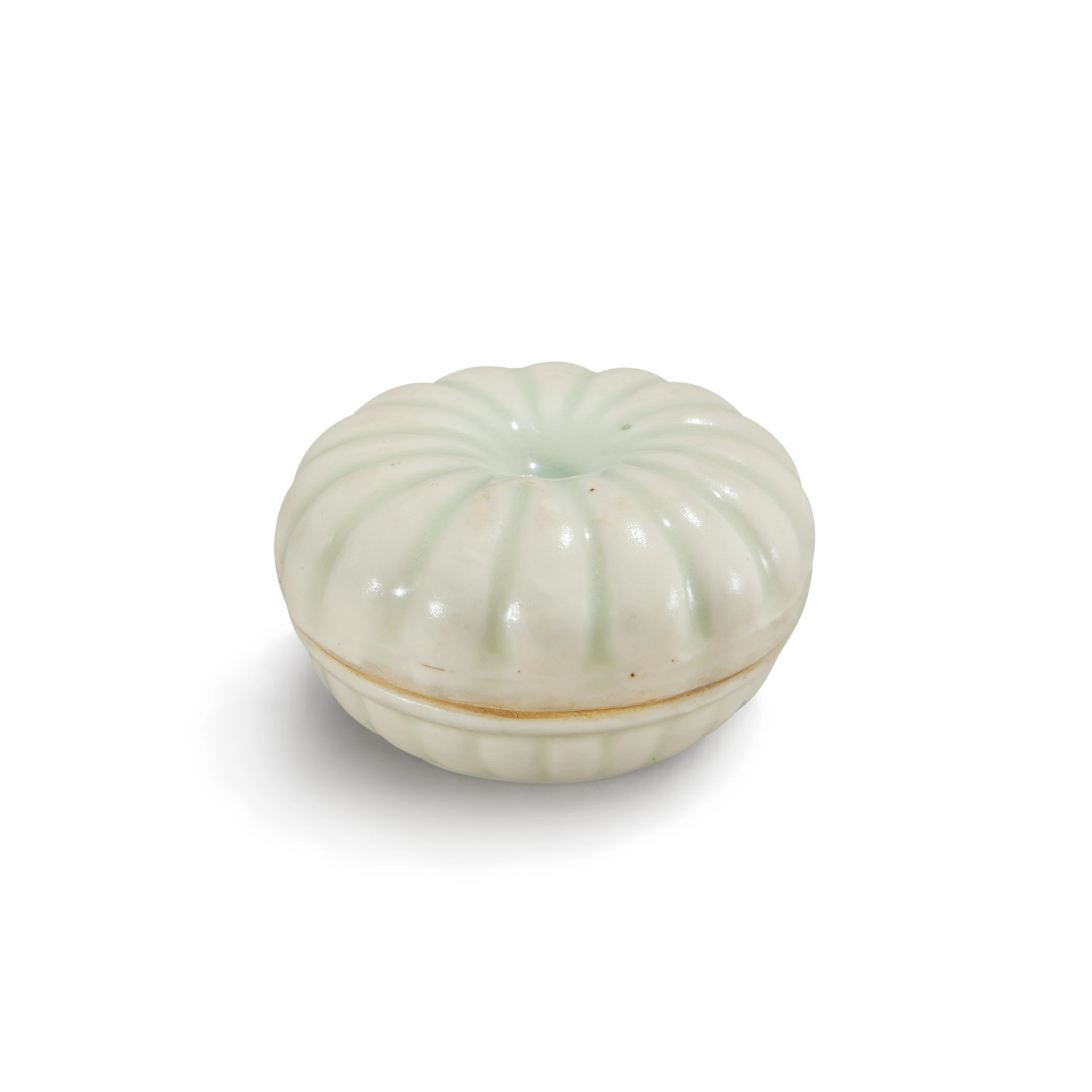 A small white-glazed 'chrysanthemum' box and cover