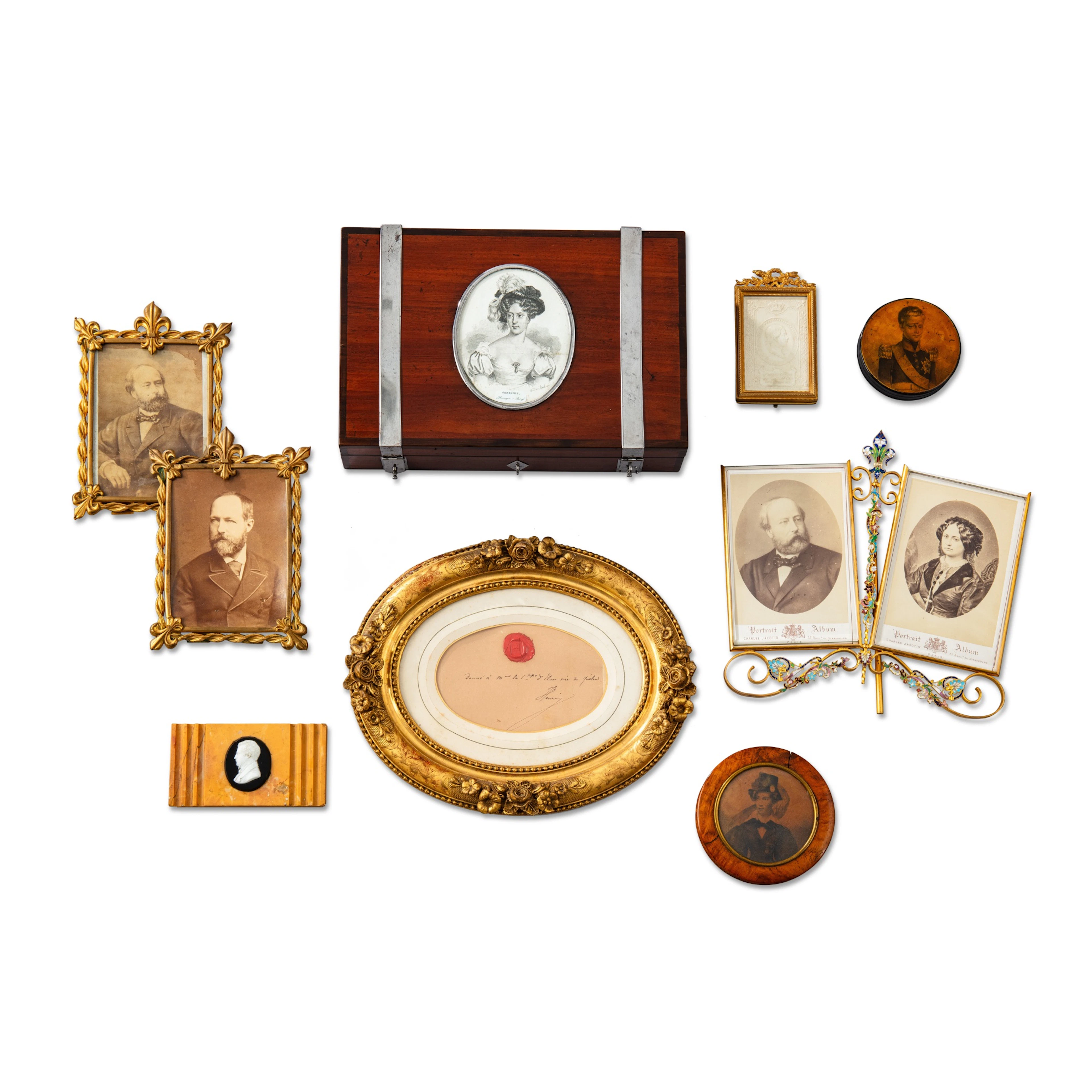A set of commemorating items of the Royal family