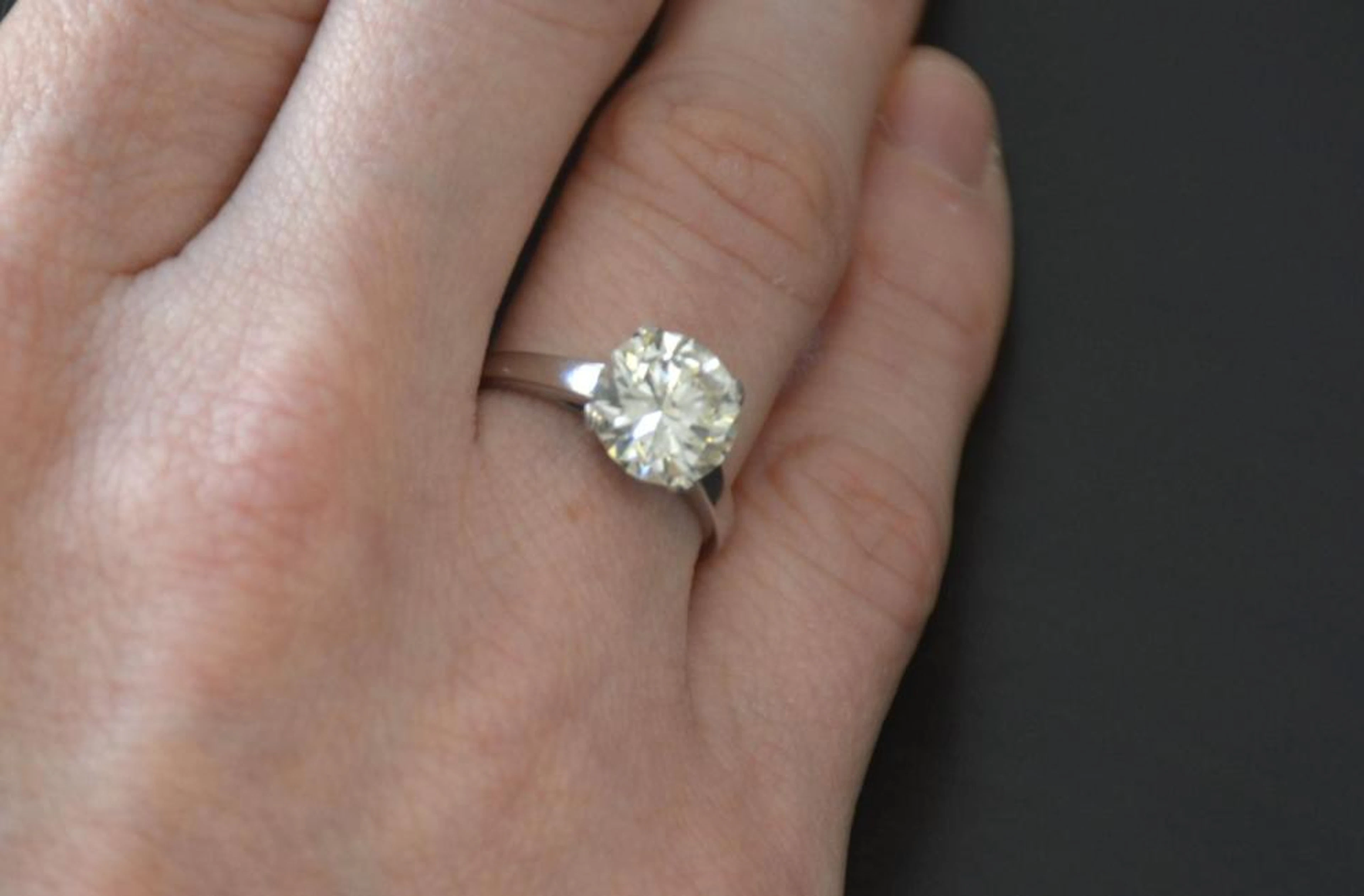 Anello con brillante ct 2,42