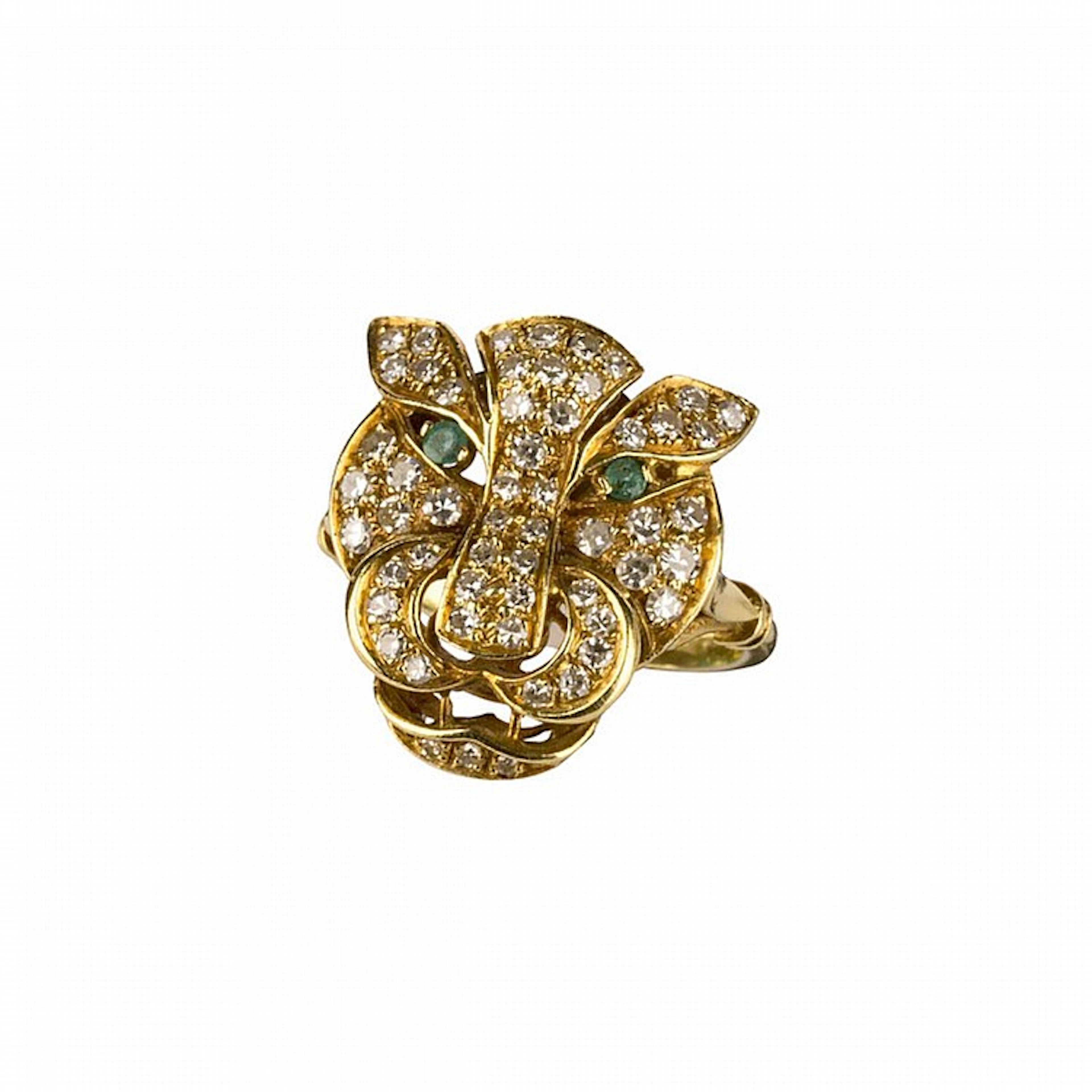 Leopard head ring set with diamonds
