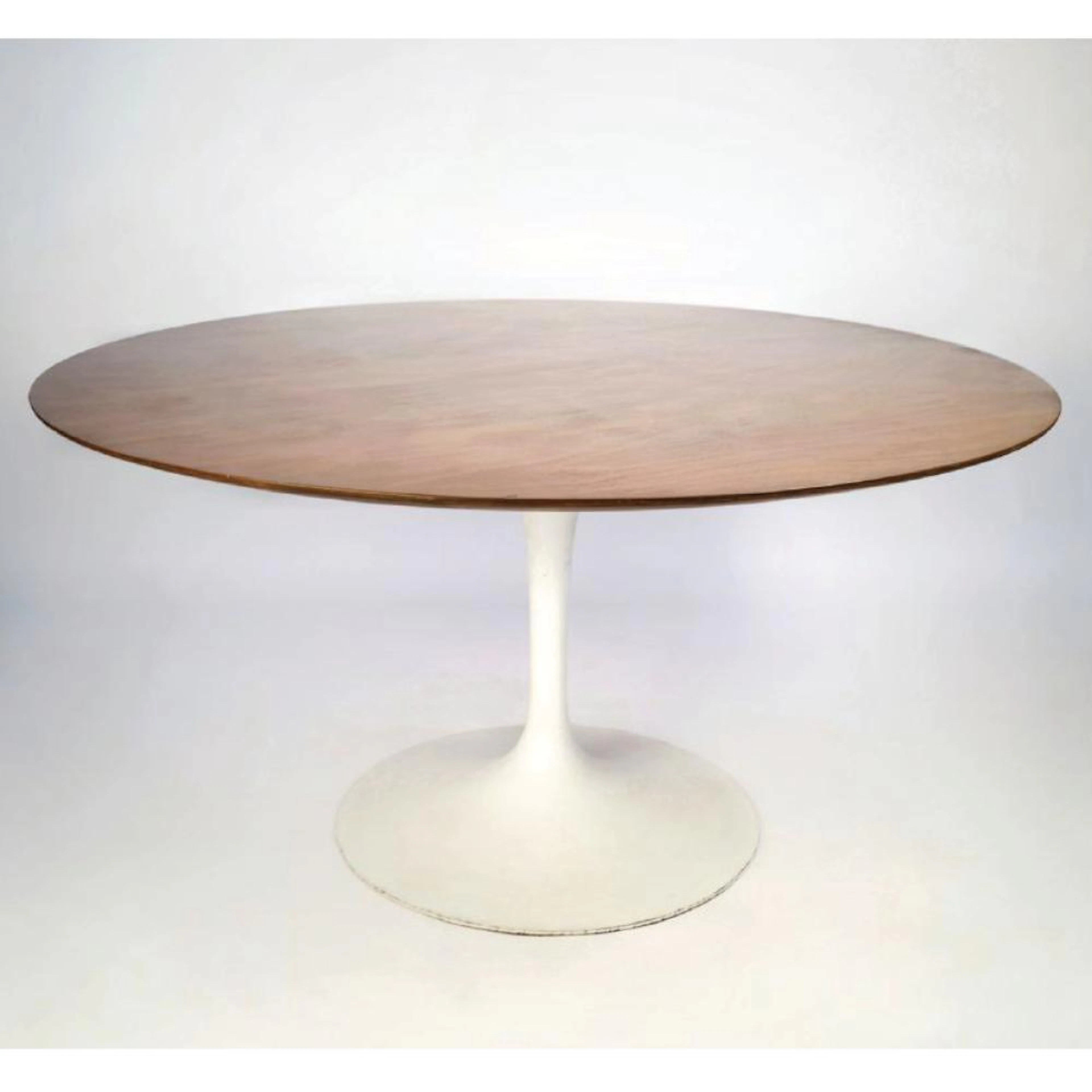 A Knoll International Early Knoll Tulip Dining Table de
