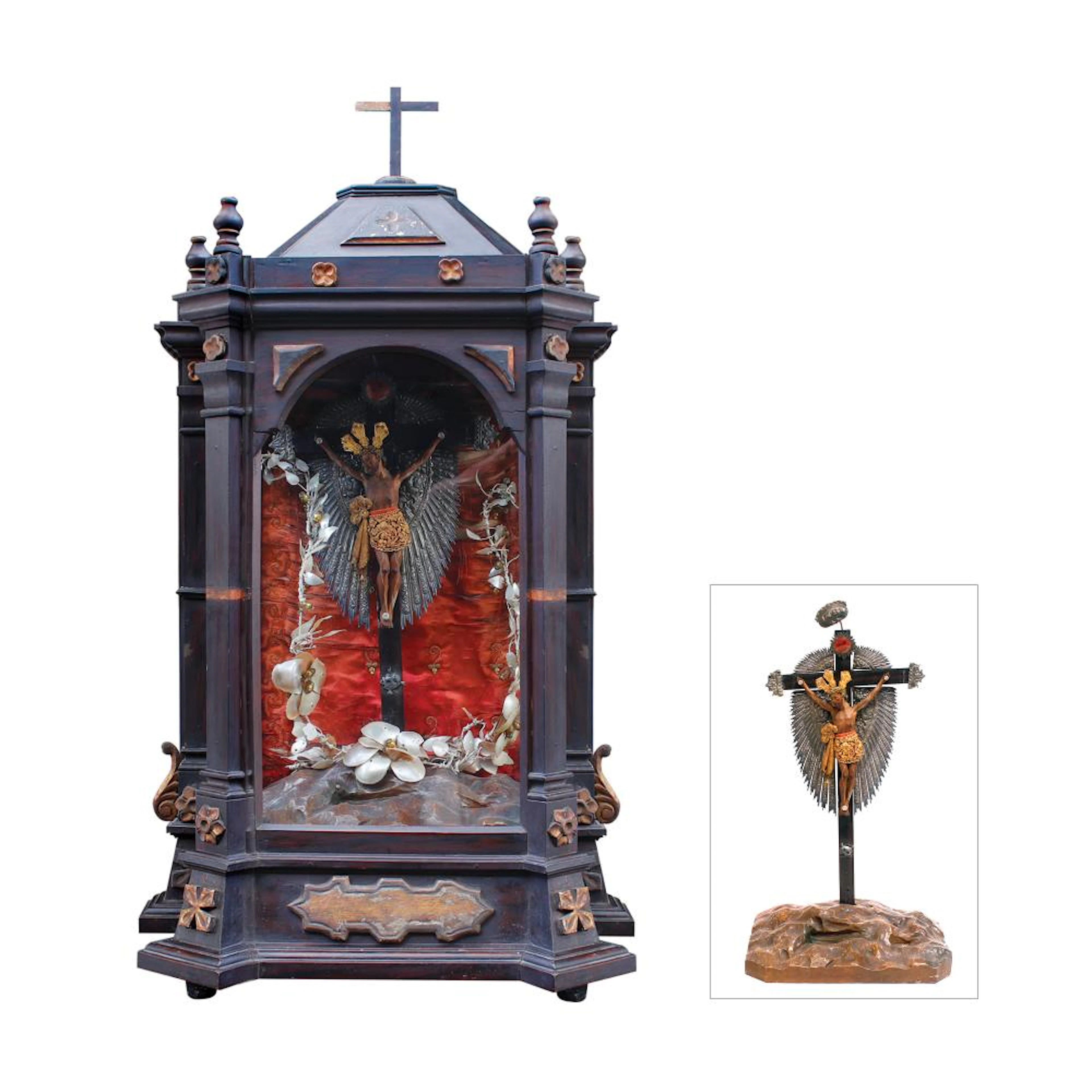 An Antique Wooden Corpus with 18kt Gold Tapis and Tres