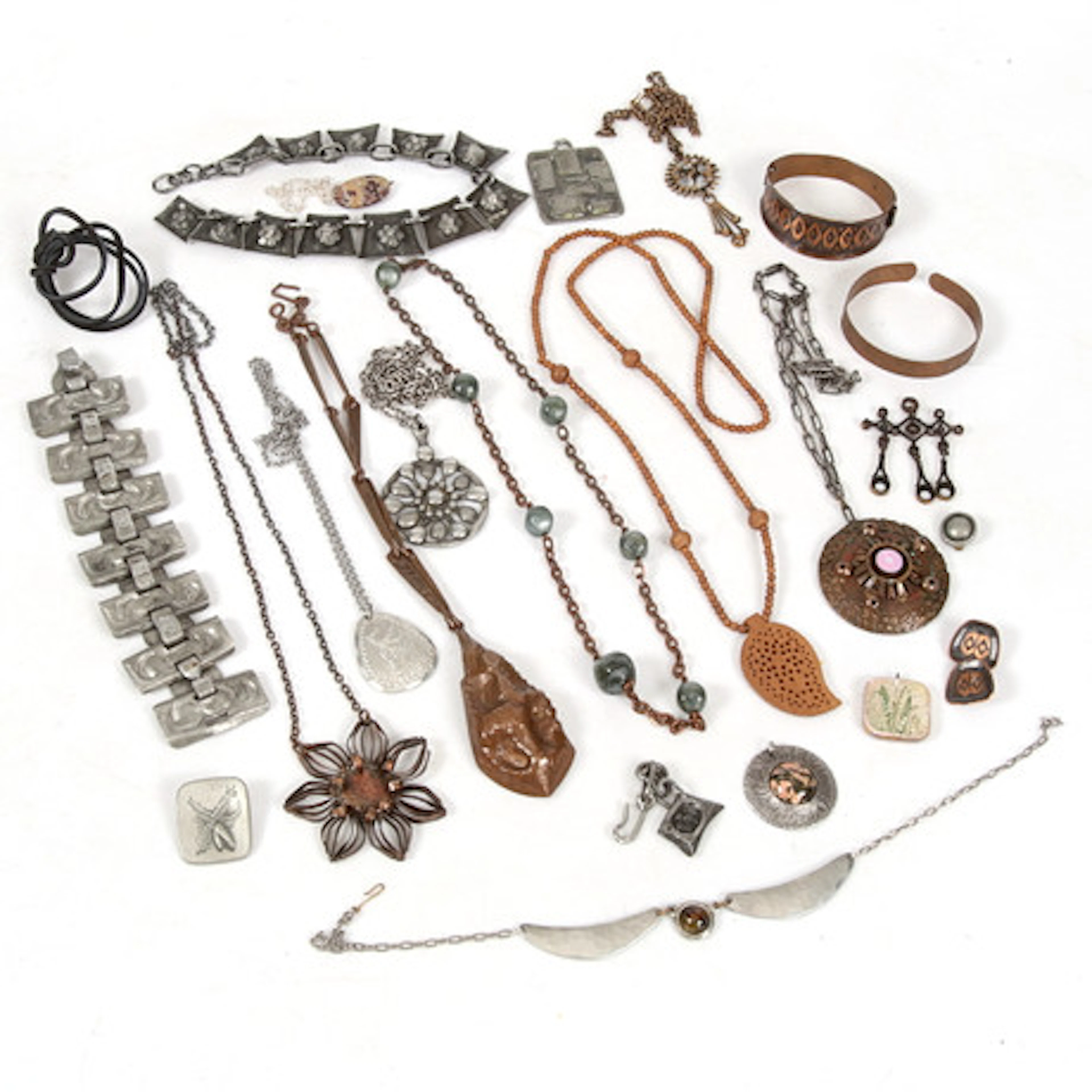 HALSBAND och ARMBAND, tenn, koppar, bl.a. …