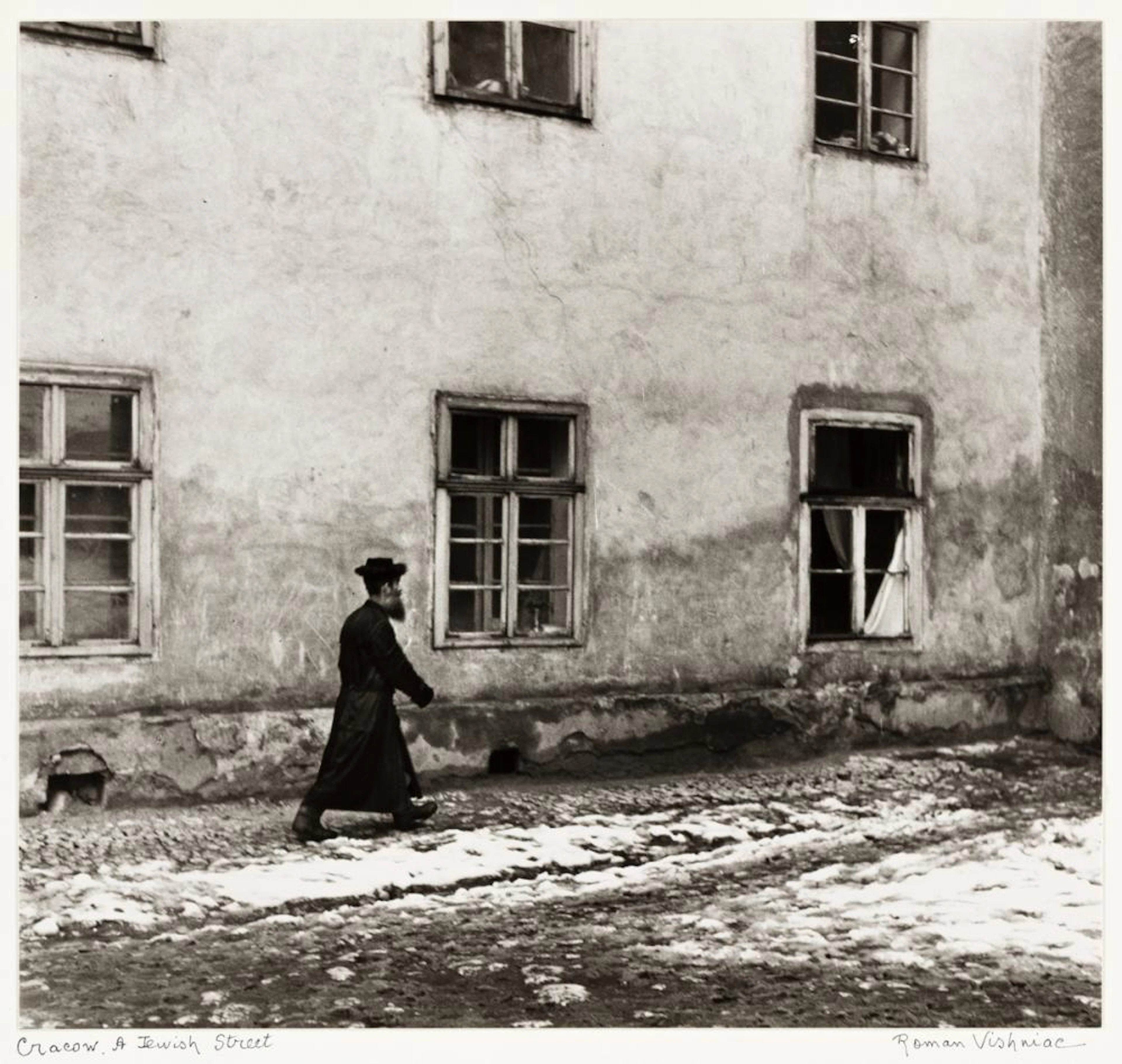 ROMAN VISHNIAC (1897-1990) Cracow