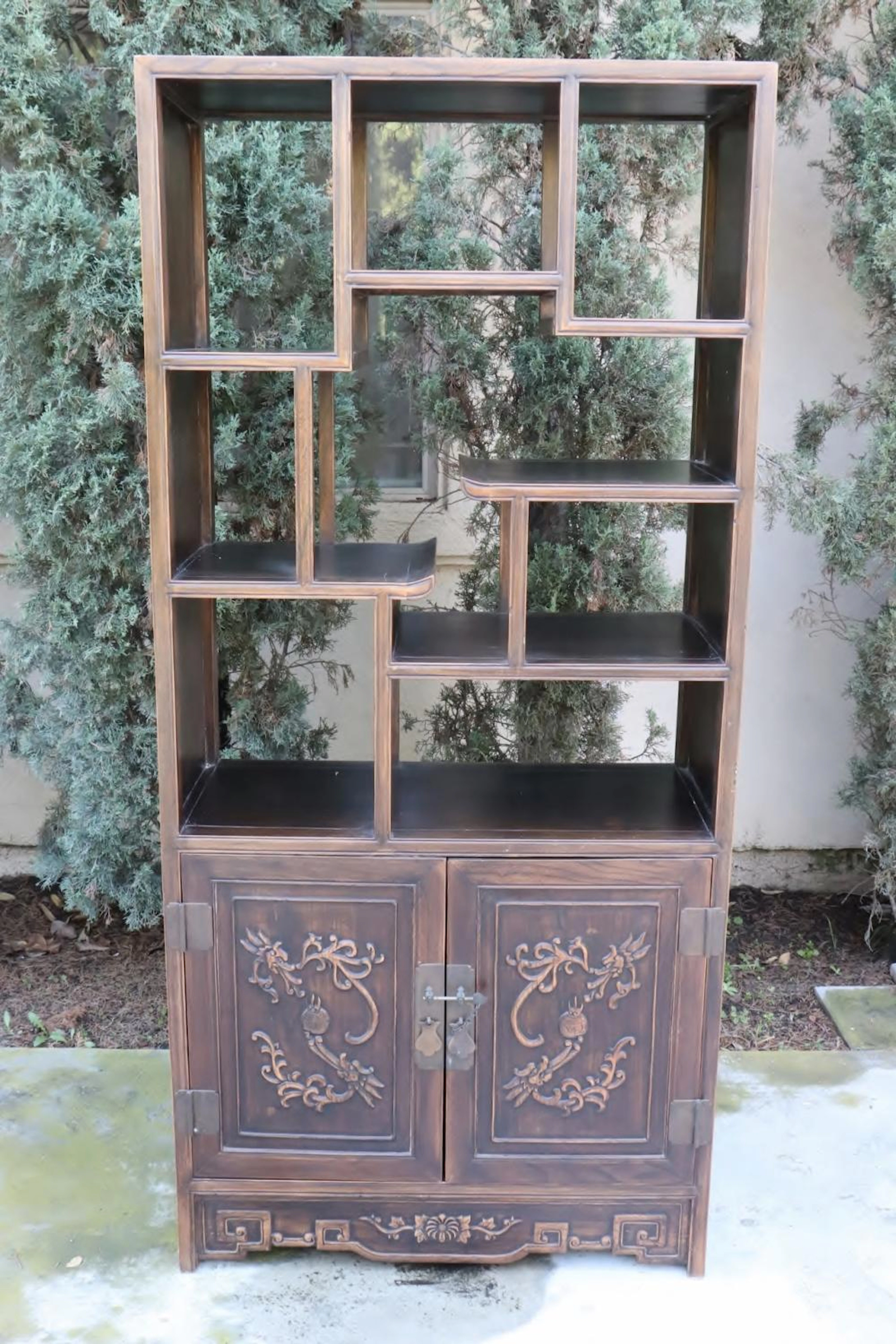 Fine Chinese rosewood display shelf