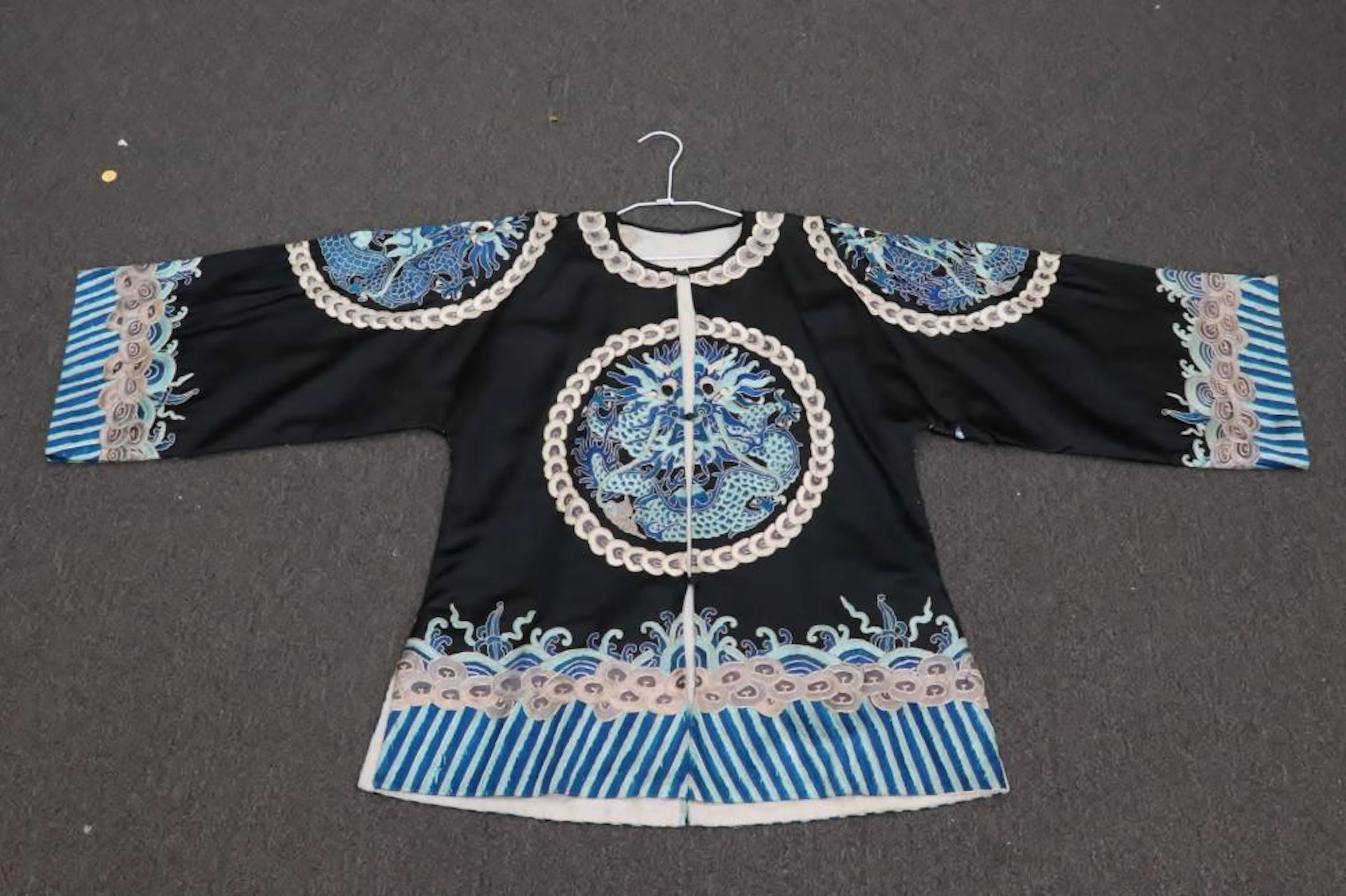 Chinese antique lady's embroidery blouse