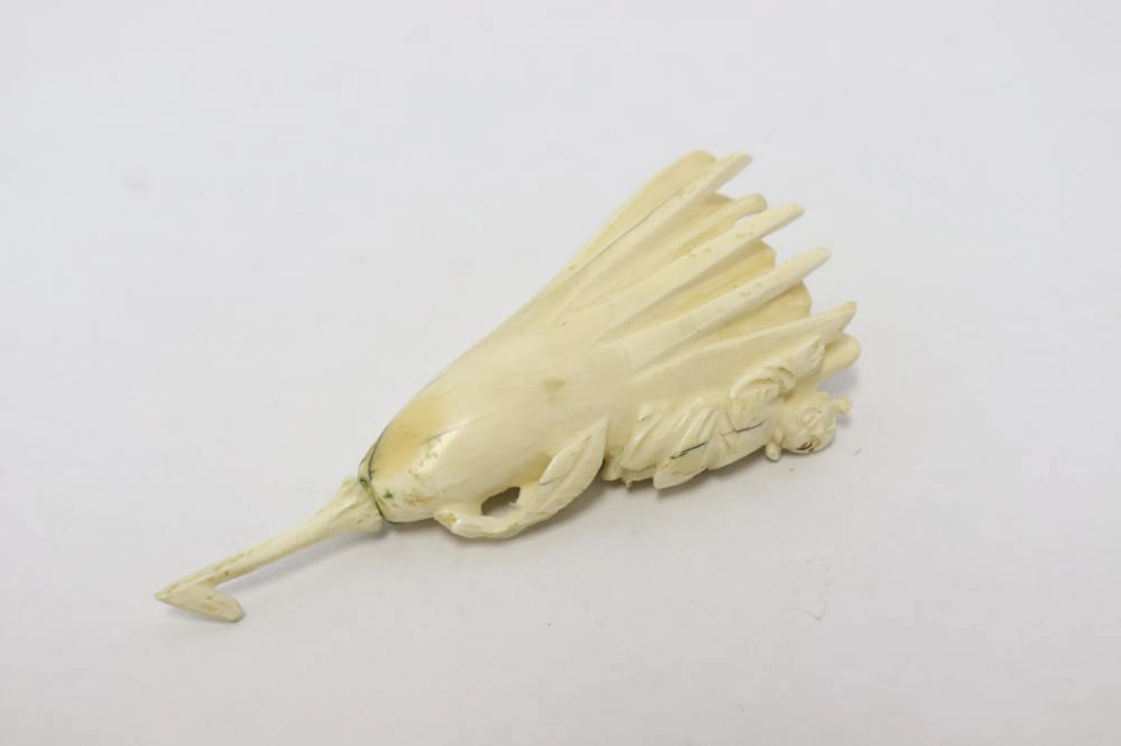Chinese bone carved snuff bottle, hairline