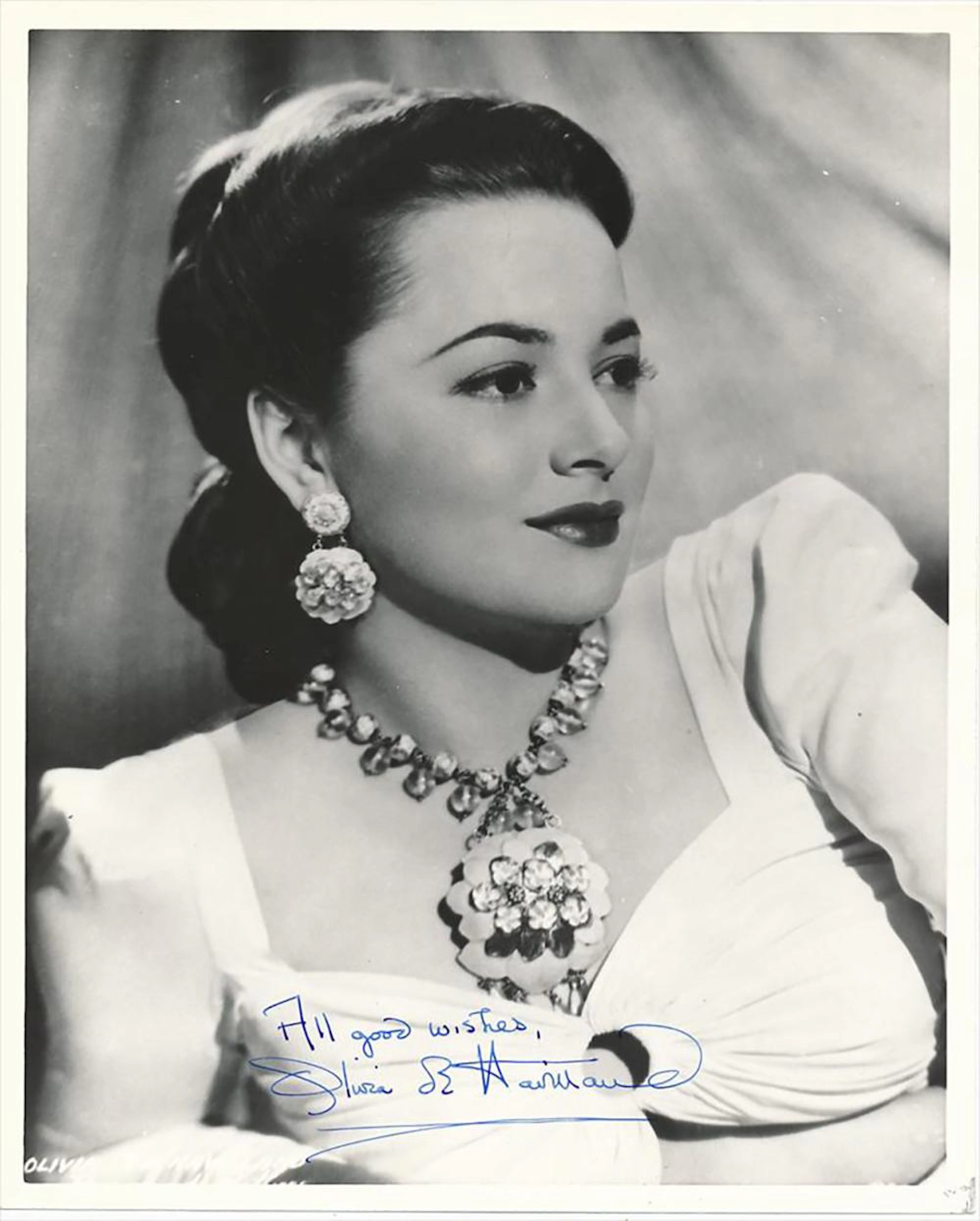 Olivia De Havilland- 8 x 10 Terrific glossy signed