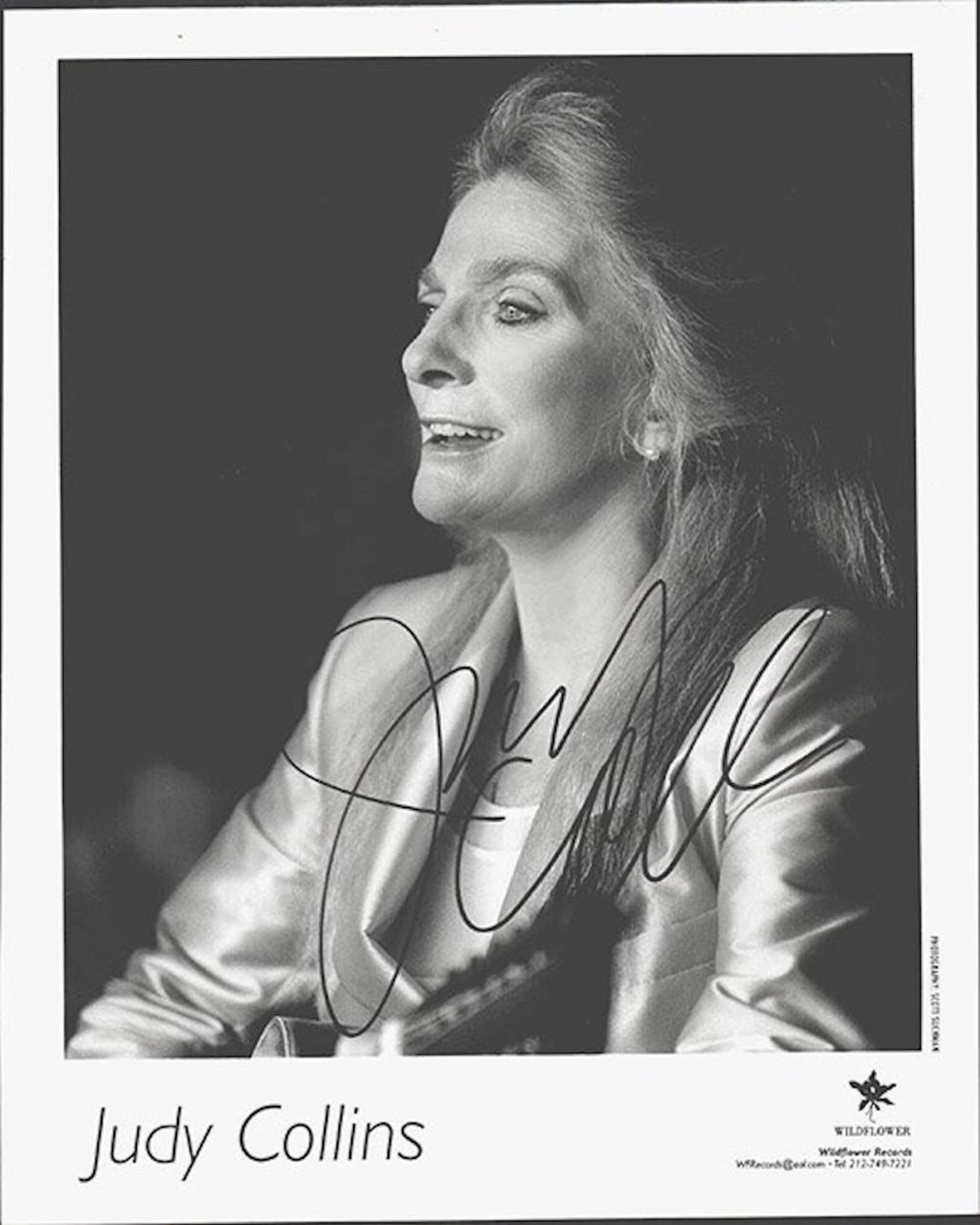 JUDY COLLINS SIGNED 8 X 10 SATIN FINISH PHOTOGRAPH W/COA