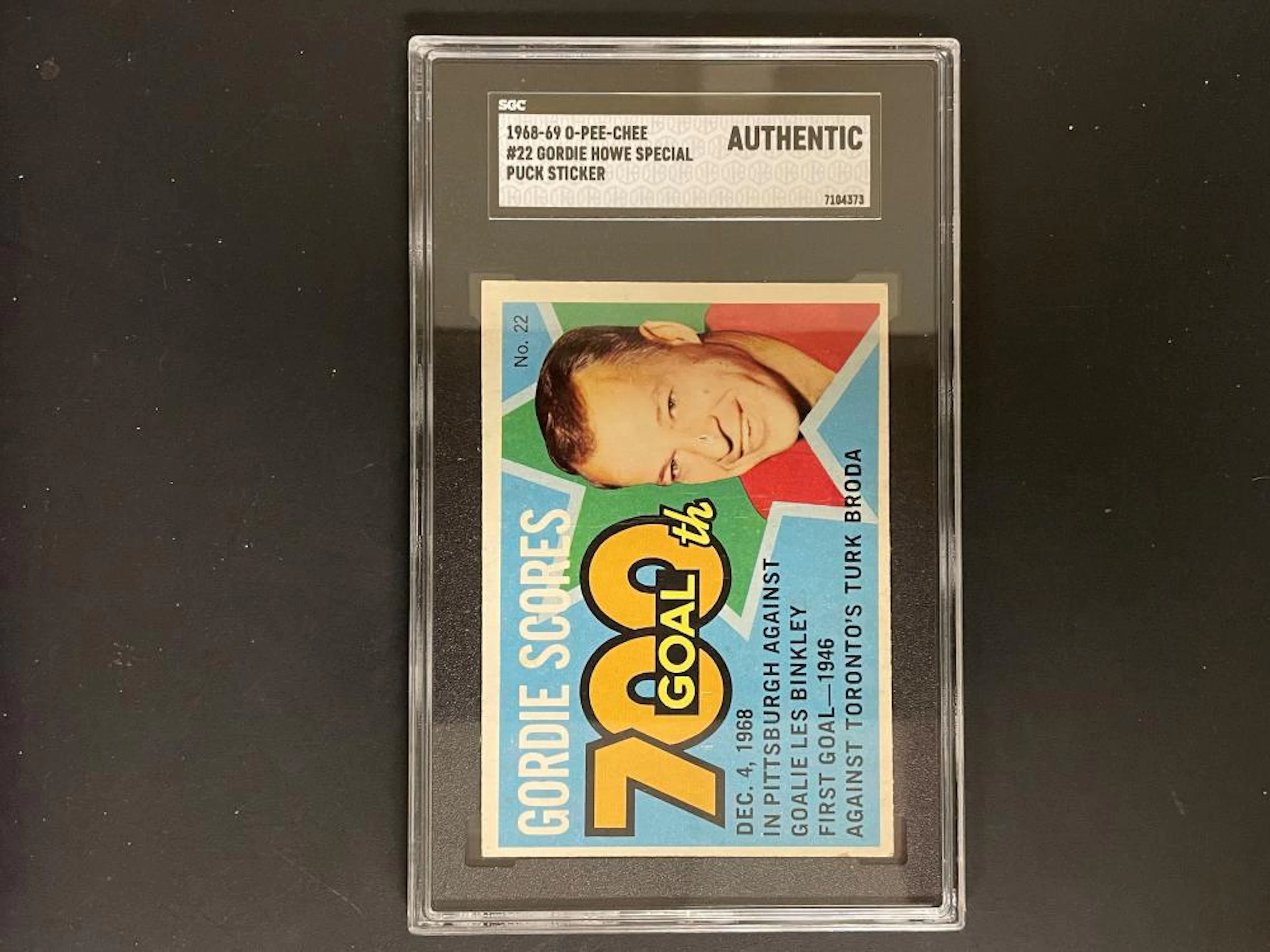 1968-69 O-Pee-Chee #22 Gordy Howe Special Puck Sticker SGC Authentic