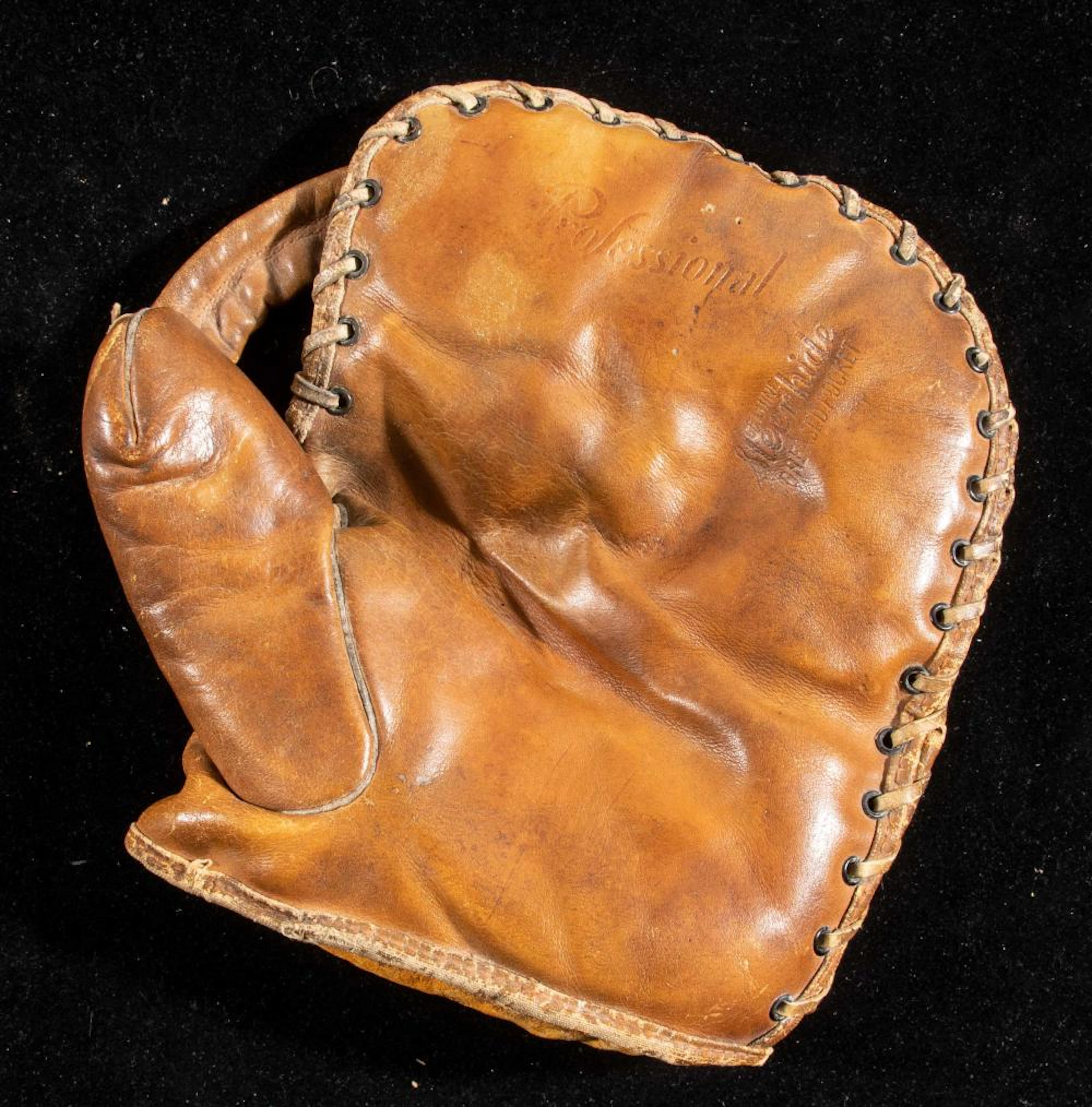 Lou Gehrig signature model baseman's mitt c.1930s.