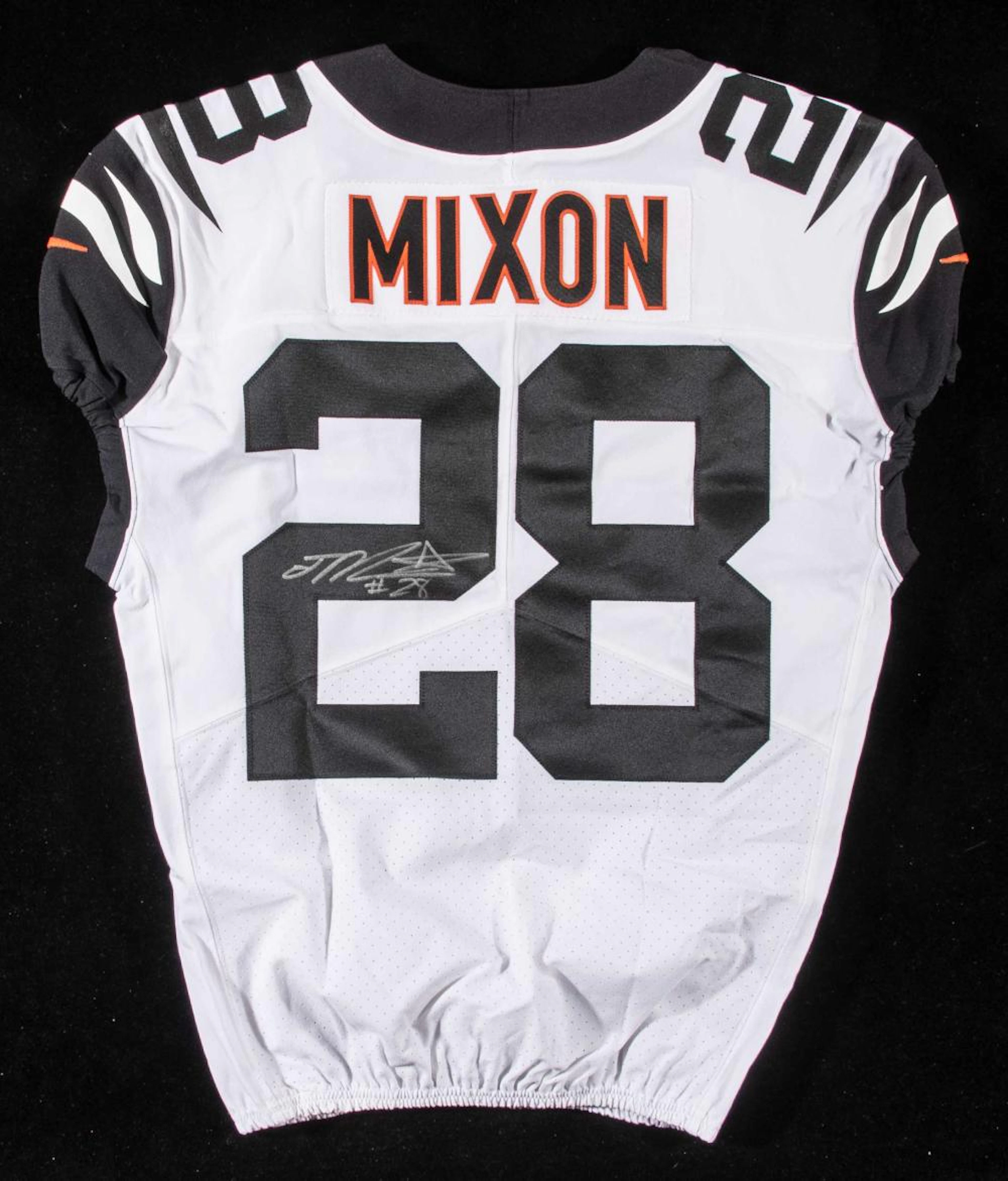 Joe Mixon autographed 10/27/2019 game issued Cincinnati Bengals jersey.