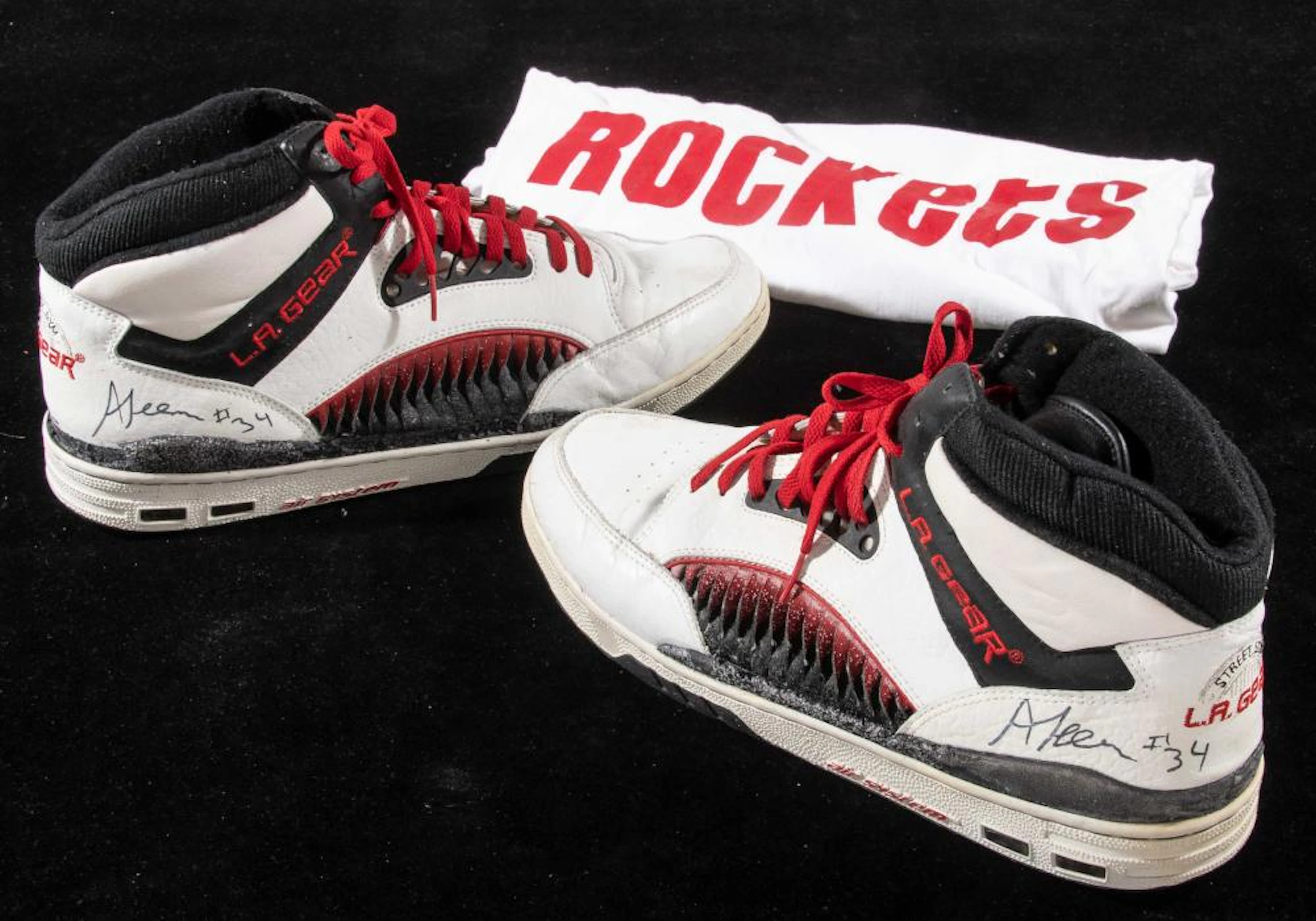 Hakeem Olajuwon autographed professional model sneakers c.1990s.