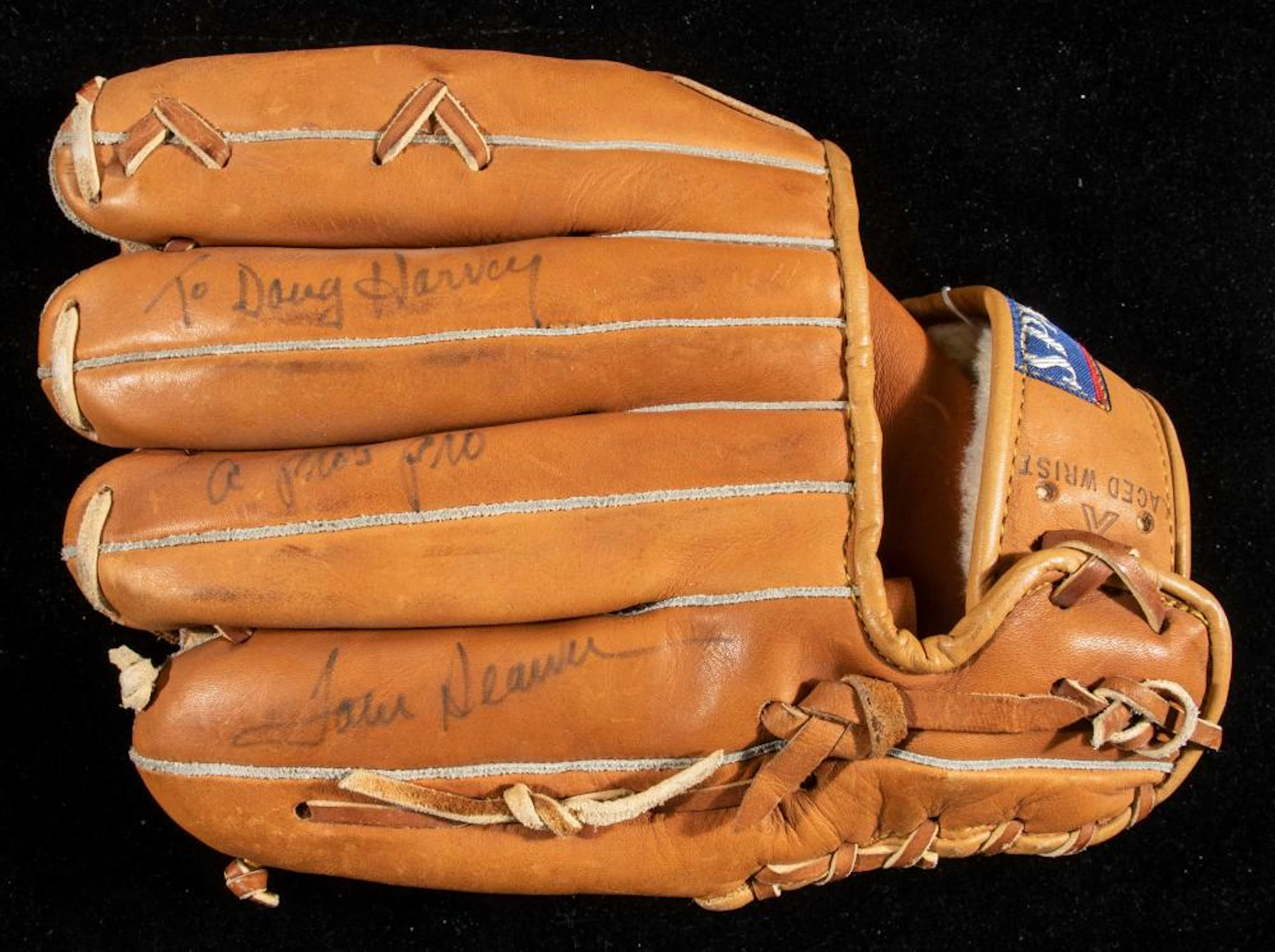 Tom Seaver autographed professional quality baseball glove c.1970s.