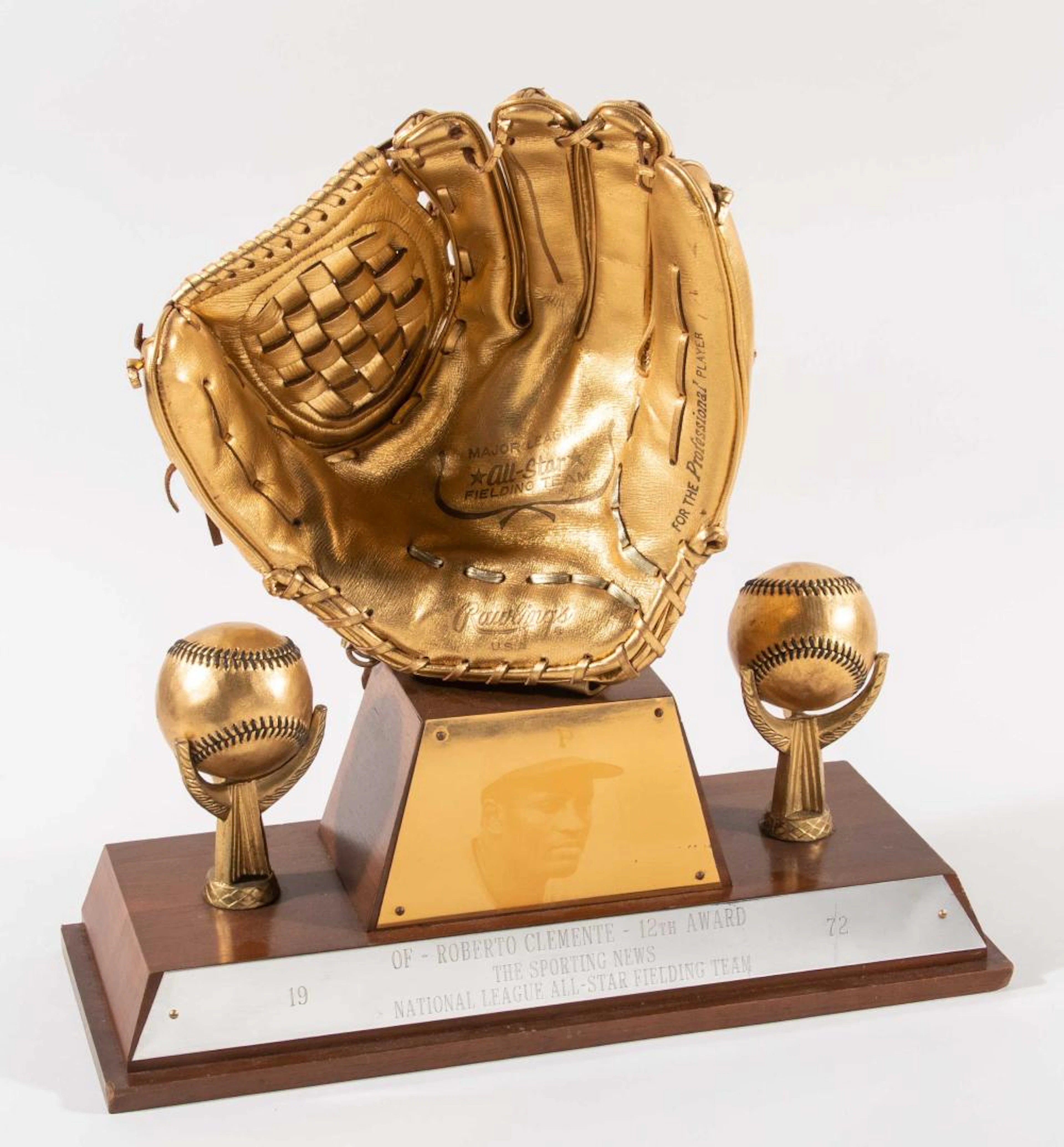 Important 1972 Roberto Clemente Gold Glove Award...