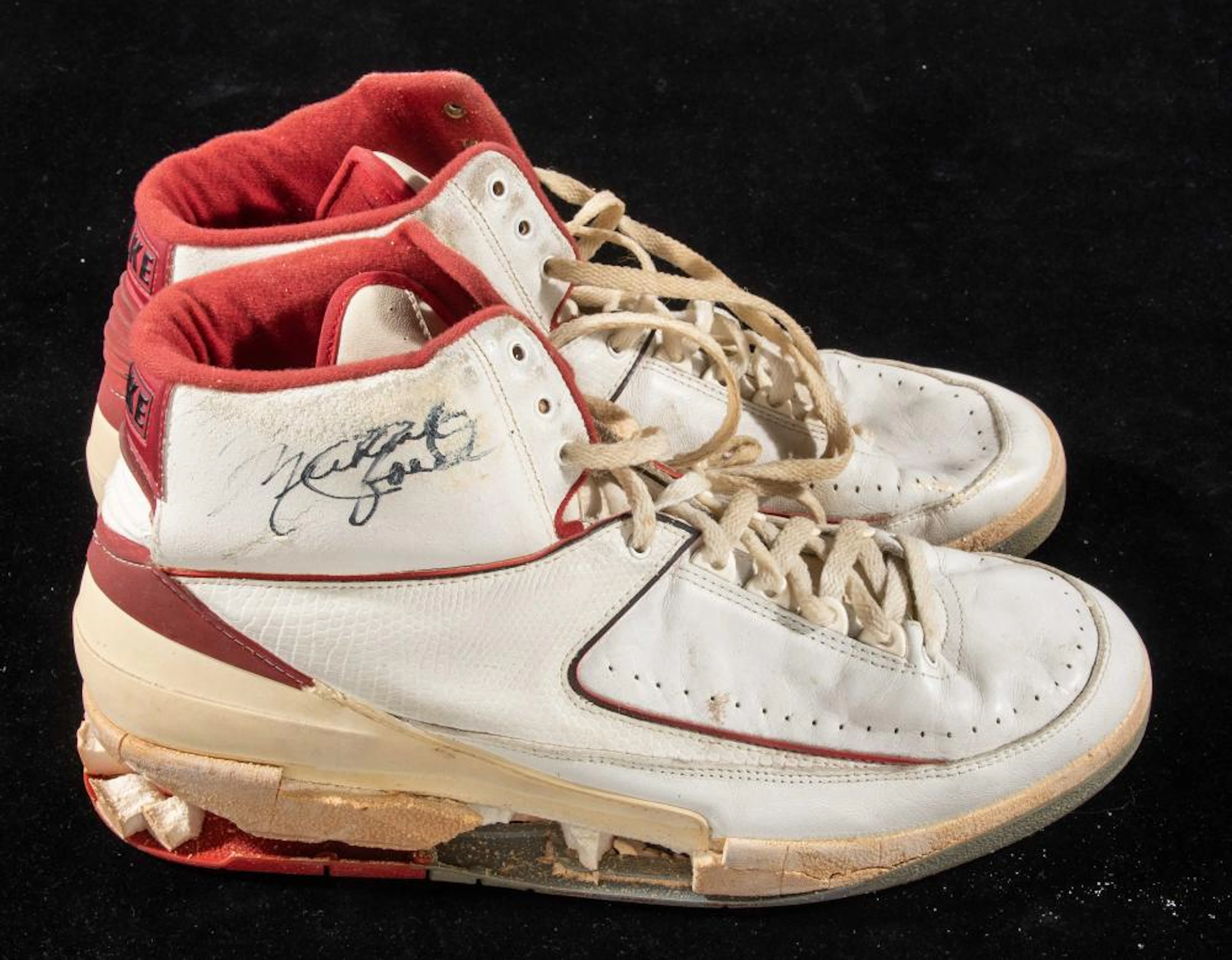 Rare Michael Jordan autographed Nike Air Jordan II...