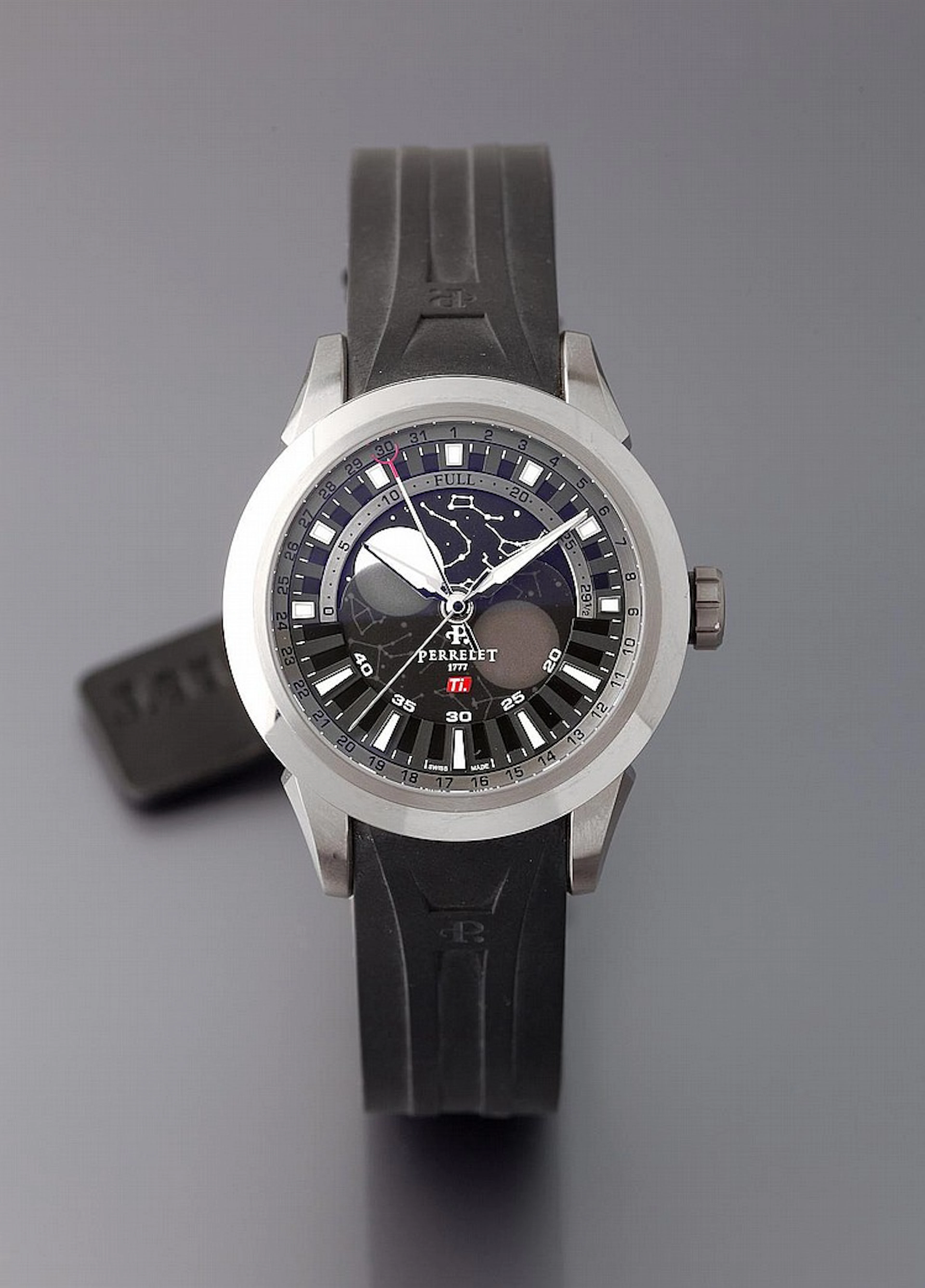 PERRELET GRANDE LUNE vers 2012 Grande et belle montre bracelet en titane.